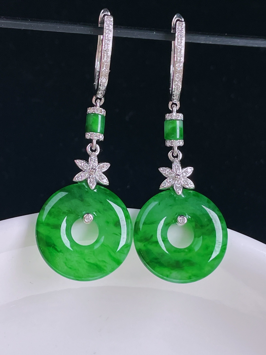 辣绿耳坠，18k镶嵌，老种起光，细底通透，尺寸：38裸石14.3/2.9mm0831