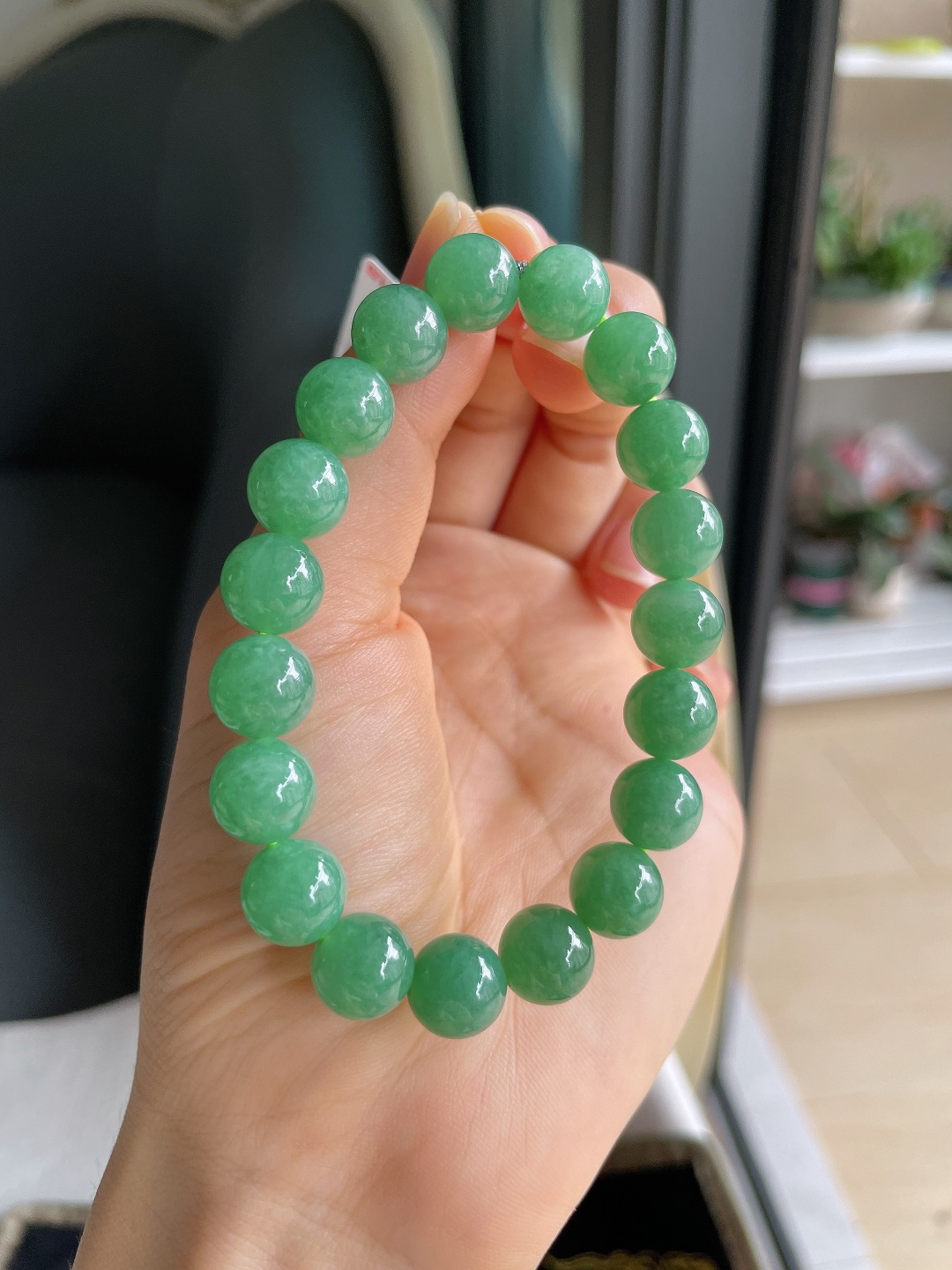 缅甸天然翡翠A货，冰满绿手串，尺寸：9.8mm。【编4592】