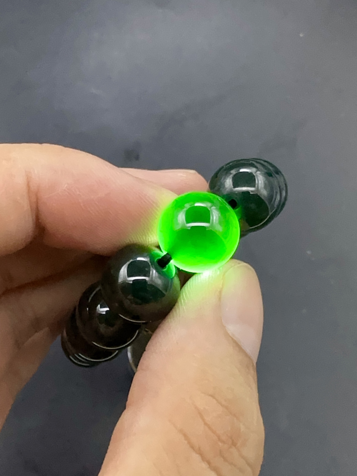 ️【墨翠手串13mm】老坑冰种   黑度好  灯照全透  呈帝王绿  种老起光   底极细腻  圆