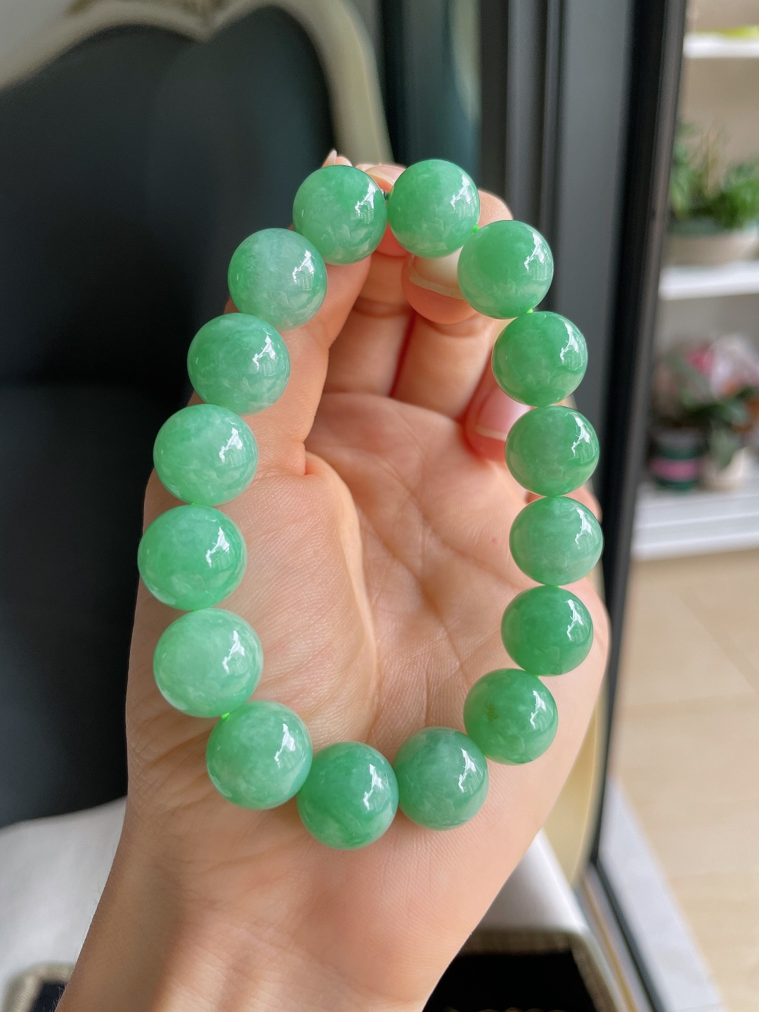 缅甸天然翡翠A货，冰满绿手串，尺寸：13mm。【编4571】