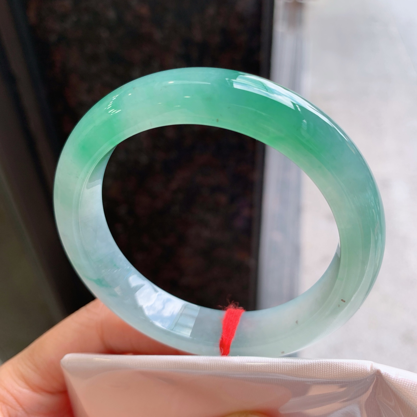 正圈飘绿 微细纹 尺寸：56.5/12.7/8.8 细腻