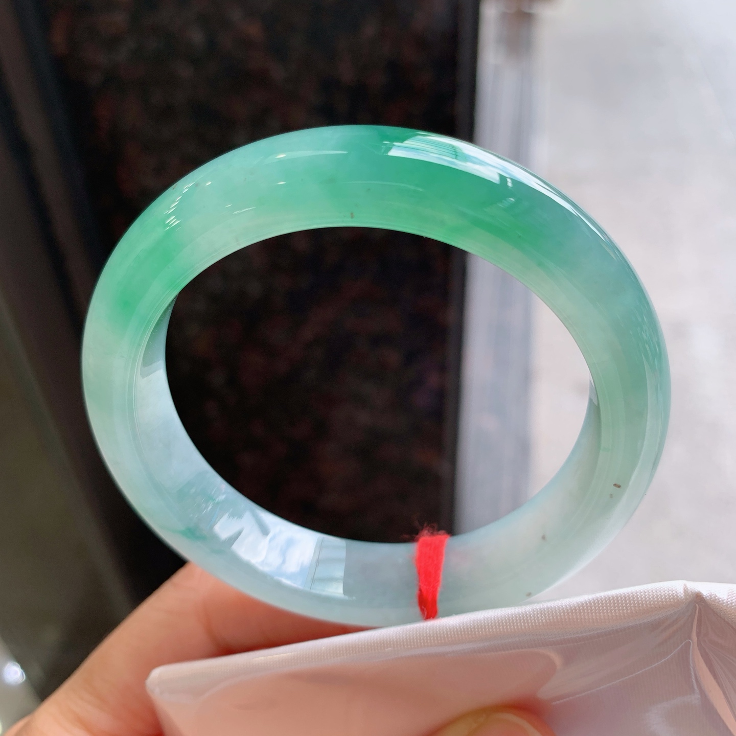 正圈飘绿 微细纹 尺寸：56.5/12.7/8.8 细腻