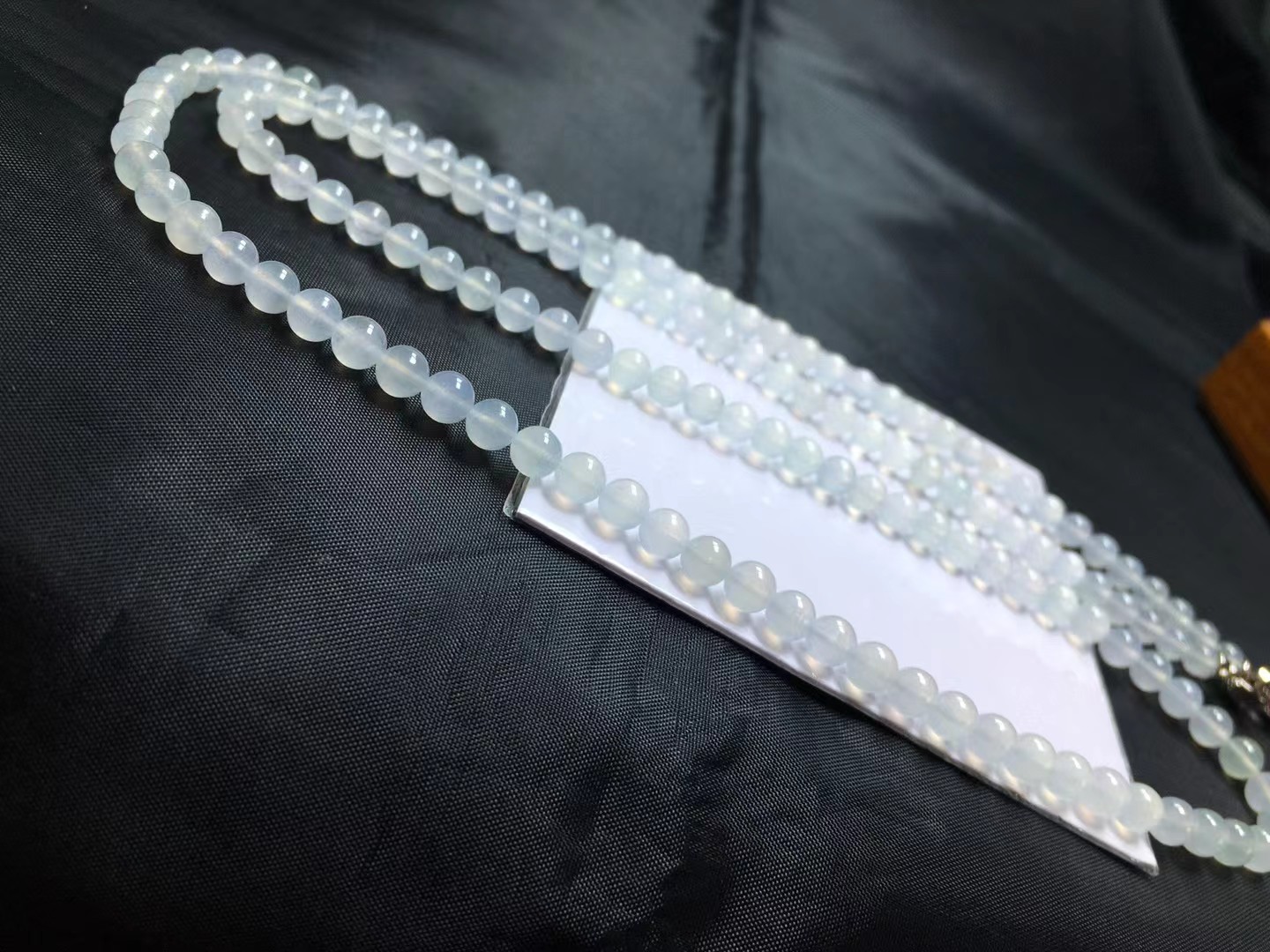 冰种起莹珠链，卡5.2～5mm，138颗，种好，玉质细腻，均匀，冰透水润，通透