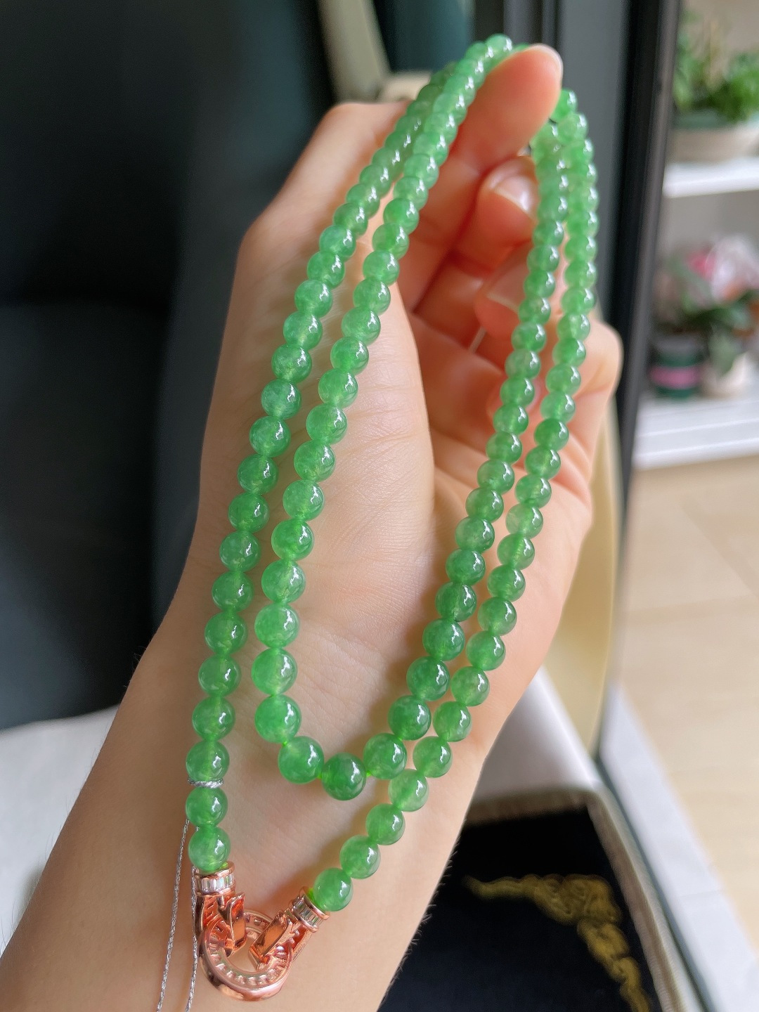 缅甸天然翡翠A货，冰满绿珠链，尺寸：5.4mm120颗。【编4559】