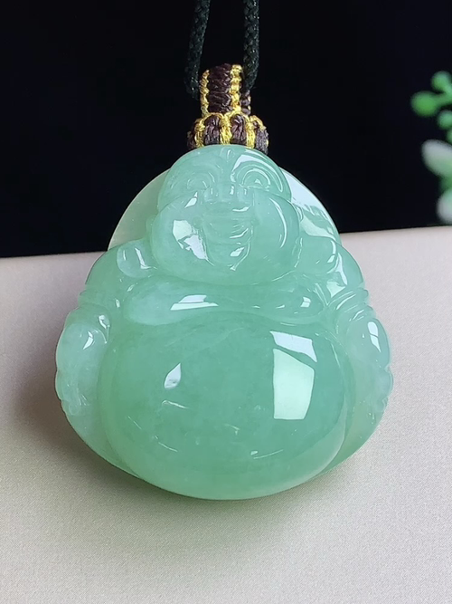 满绿佛公，无裂，尺寸33.9*33.2*11.9mm，D31jcy
