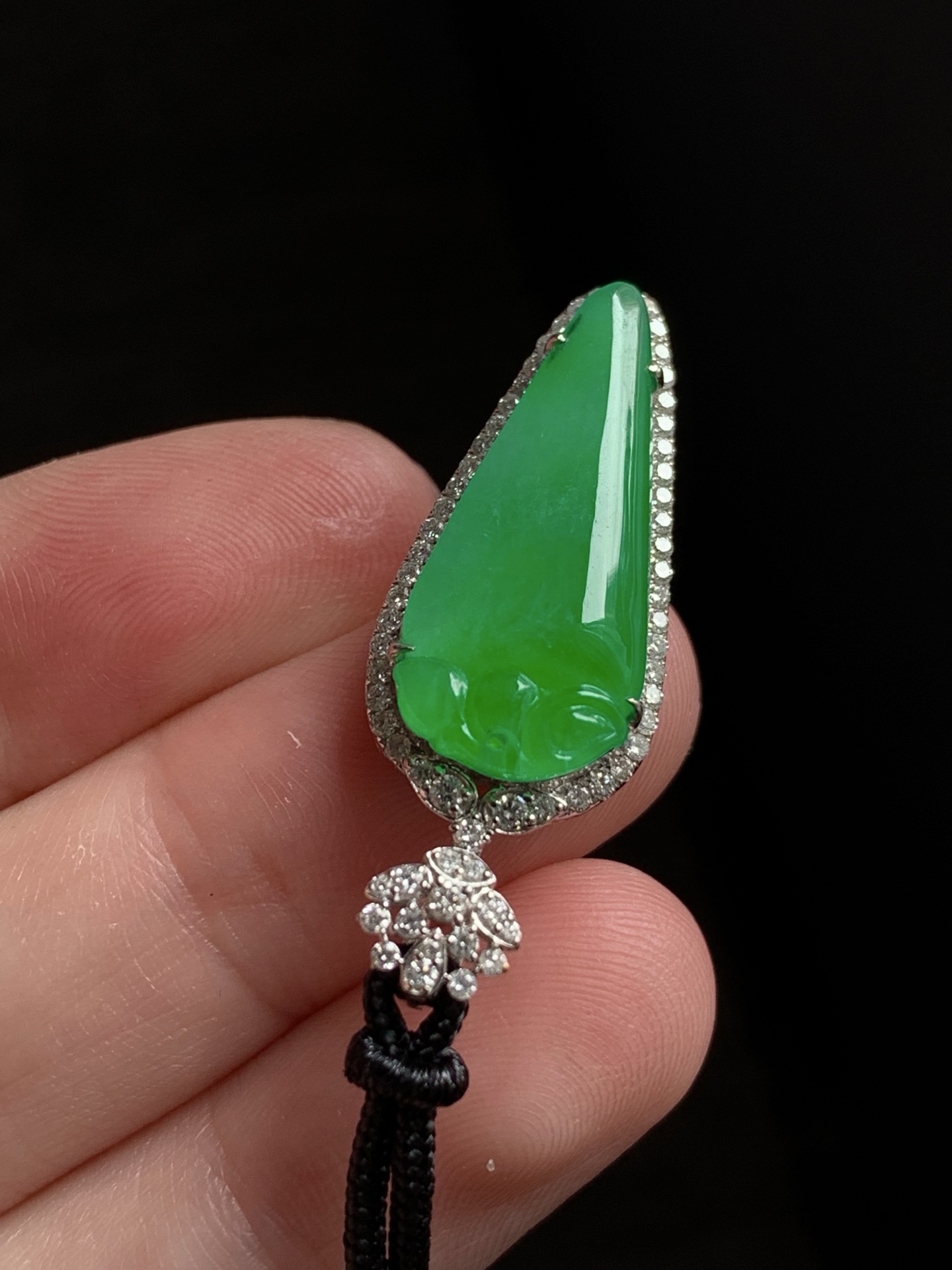 ️【18k金镶嵌福瓜吊坠】种老细腻，色阳浓郁起胶尺寸：成品：31*11.7*6.8，裸石：21.2*9.6,b1491