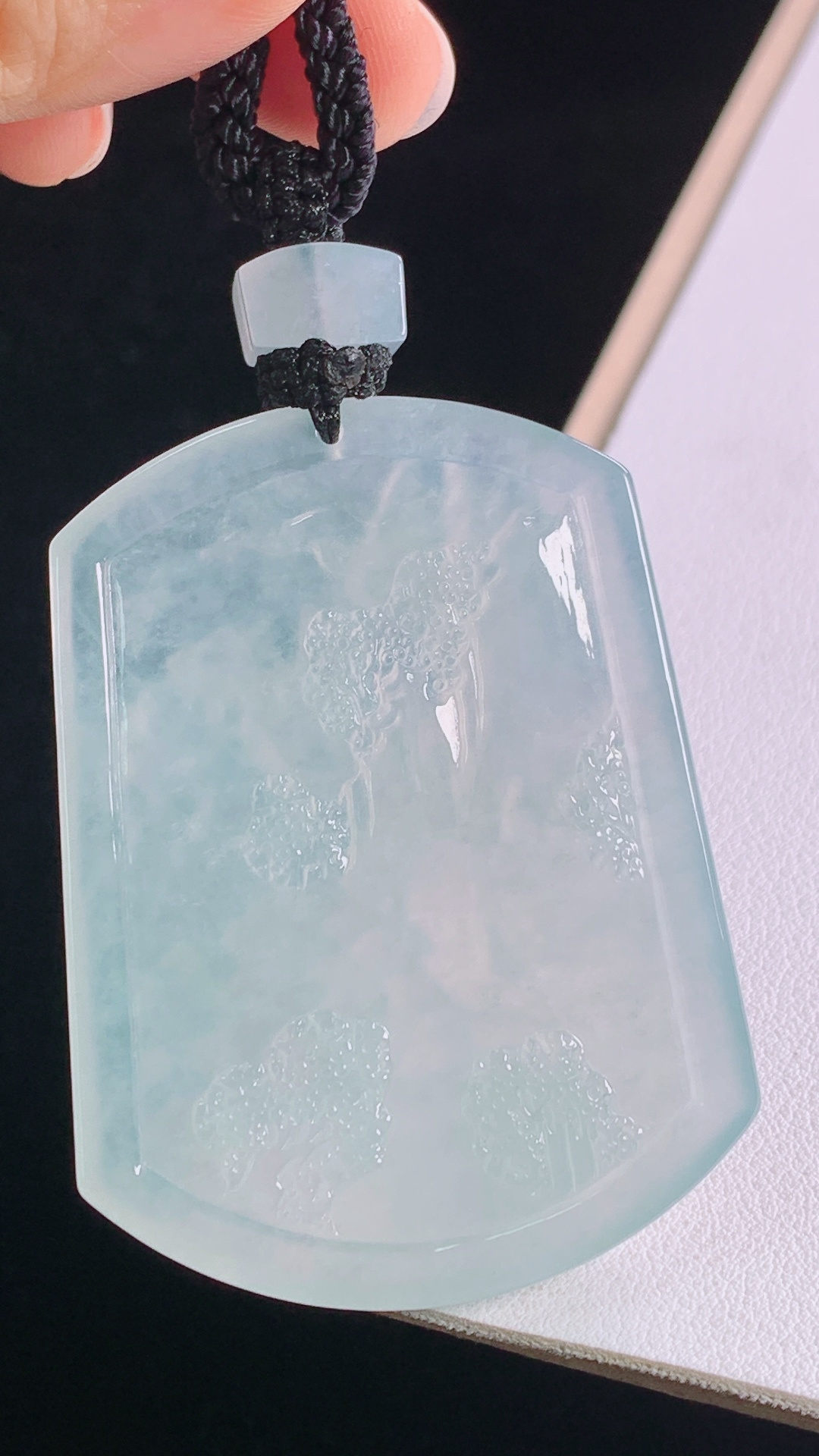山水牌,种水，冰透起光，无裂,尺寸:55.1-41.7-5.9mm