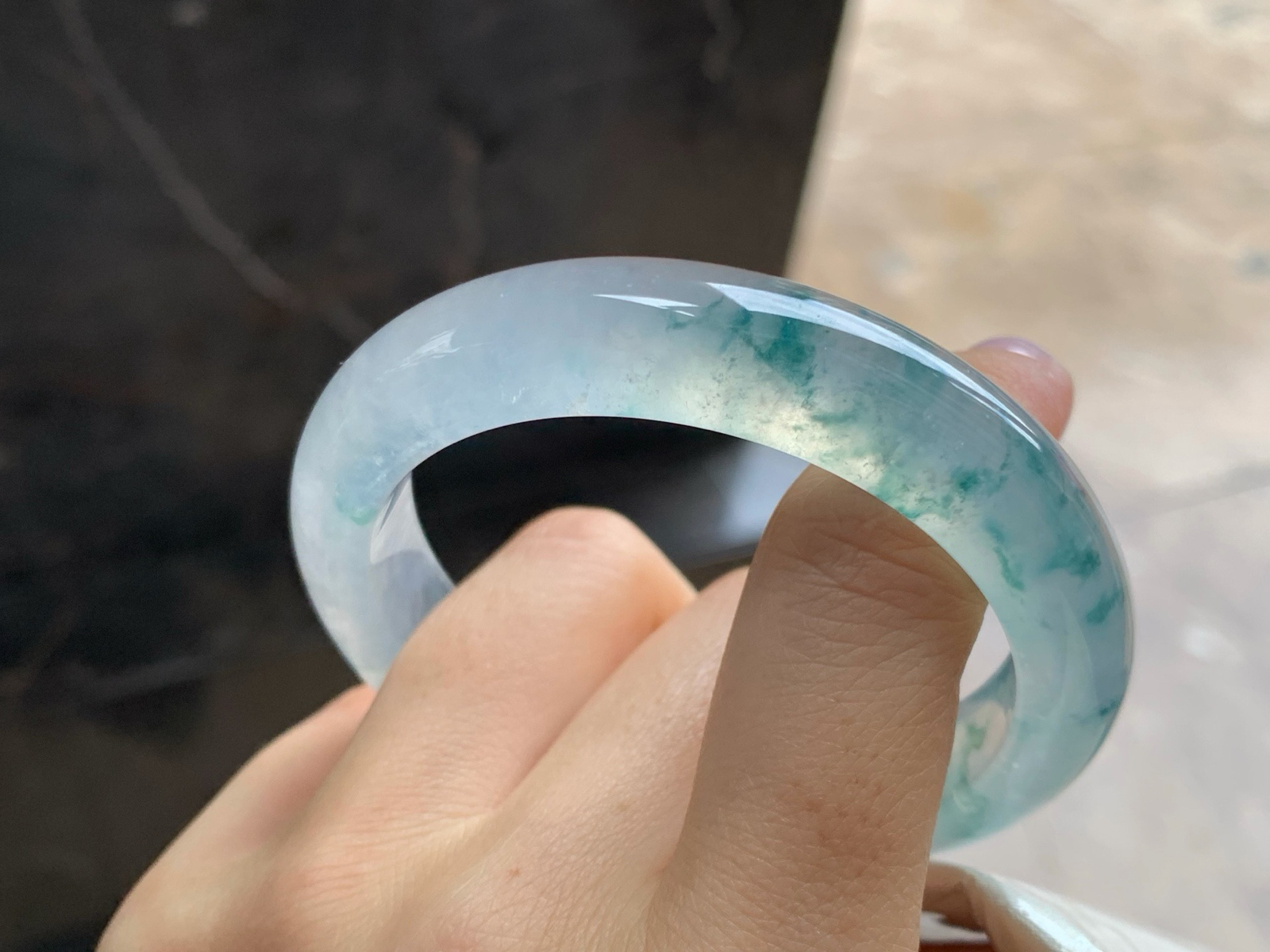 54-12.4-8.6
冰味飘花手镯^_^冰味十足～飘花浓郁漂亮
