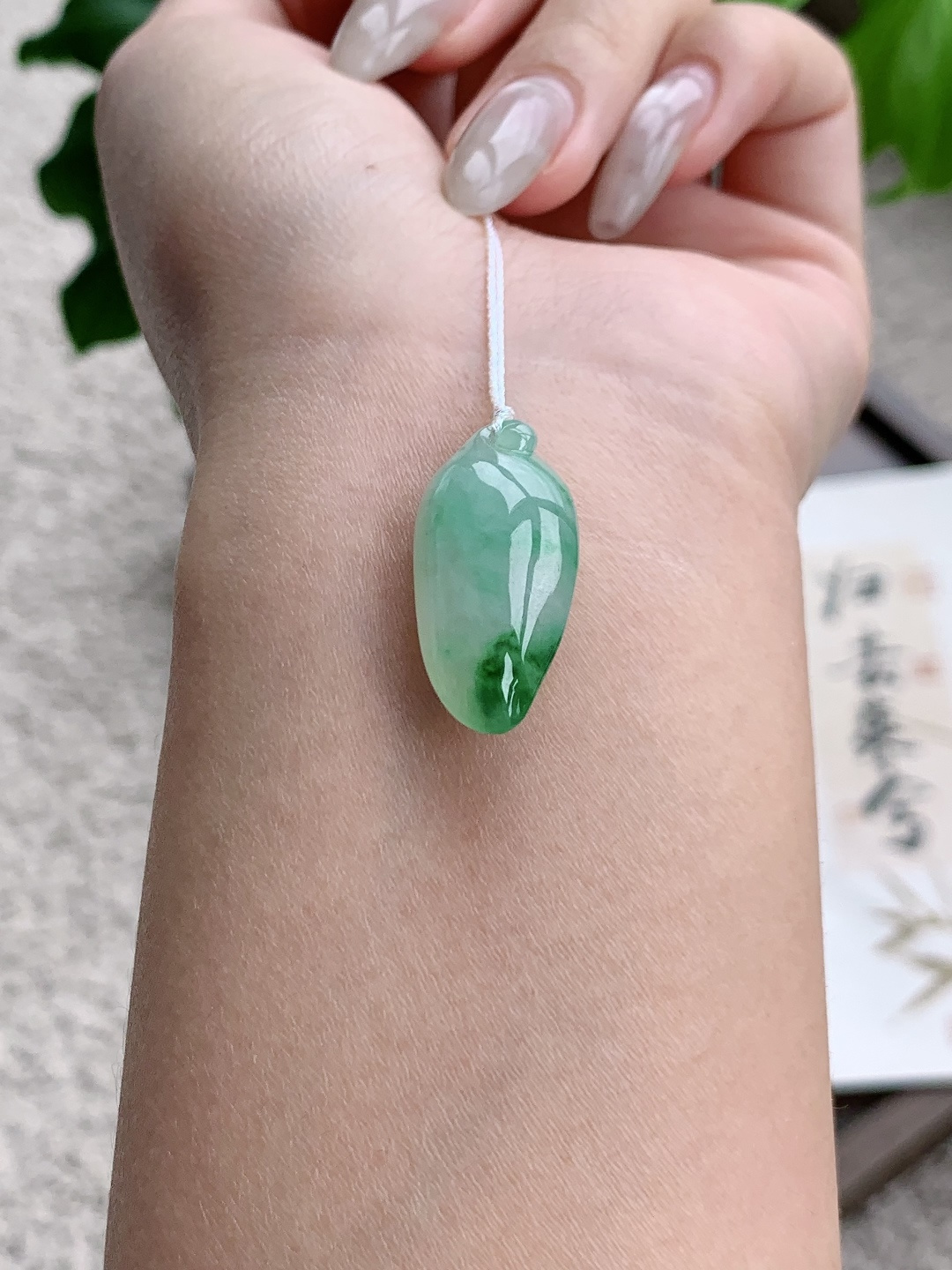 糯冰飘绿花福瓜吊坠,缅料 性比高 厚装 飘花,尺寸26.4-13-7.1,重量4克