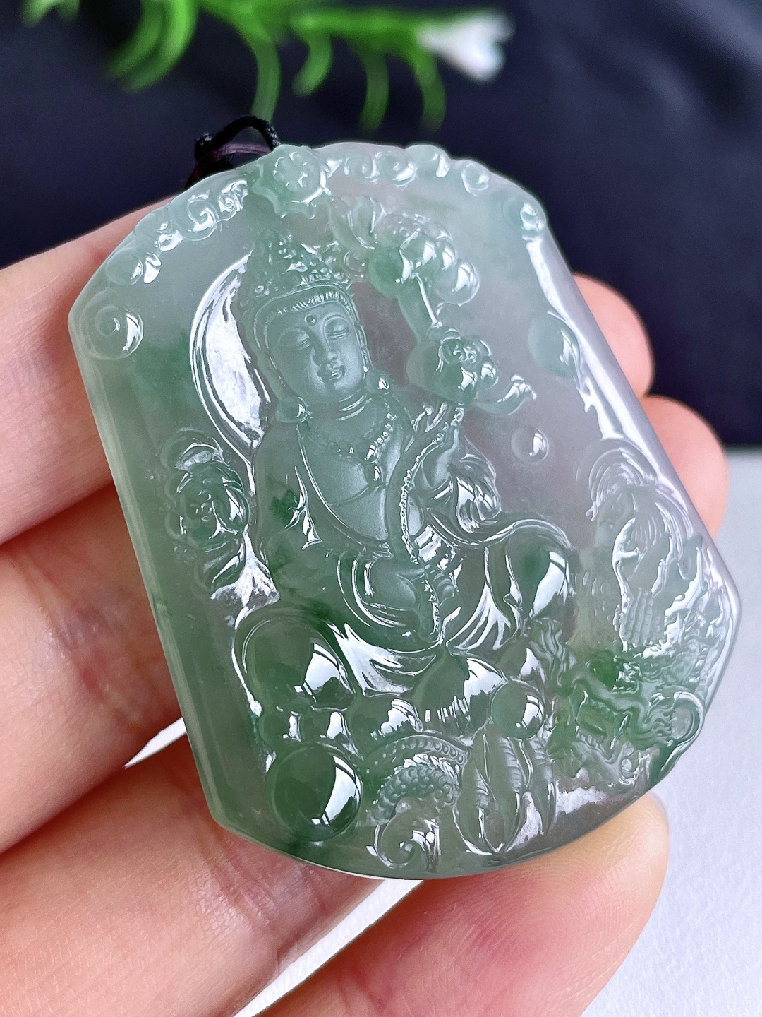 冰飘花御龙大势至菩萨持莲观音牌吊坠，缅料，无裂，性比高，尺寸51-40.3-5.7，重量26克