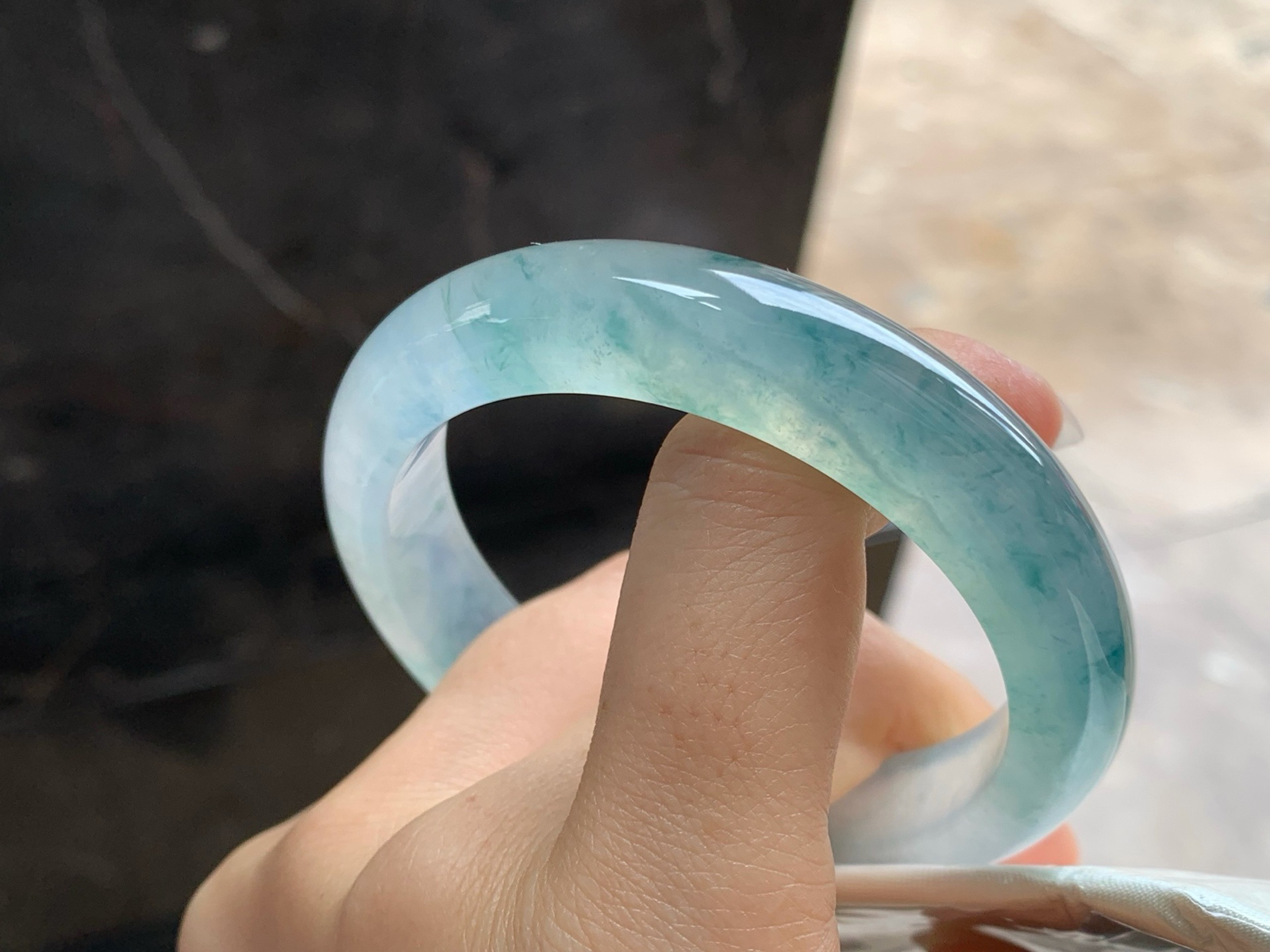55.8-12.6-8.8
冰种飘花手镯^_^种水好 飘花浓郁