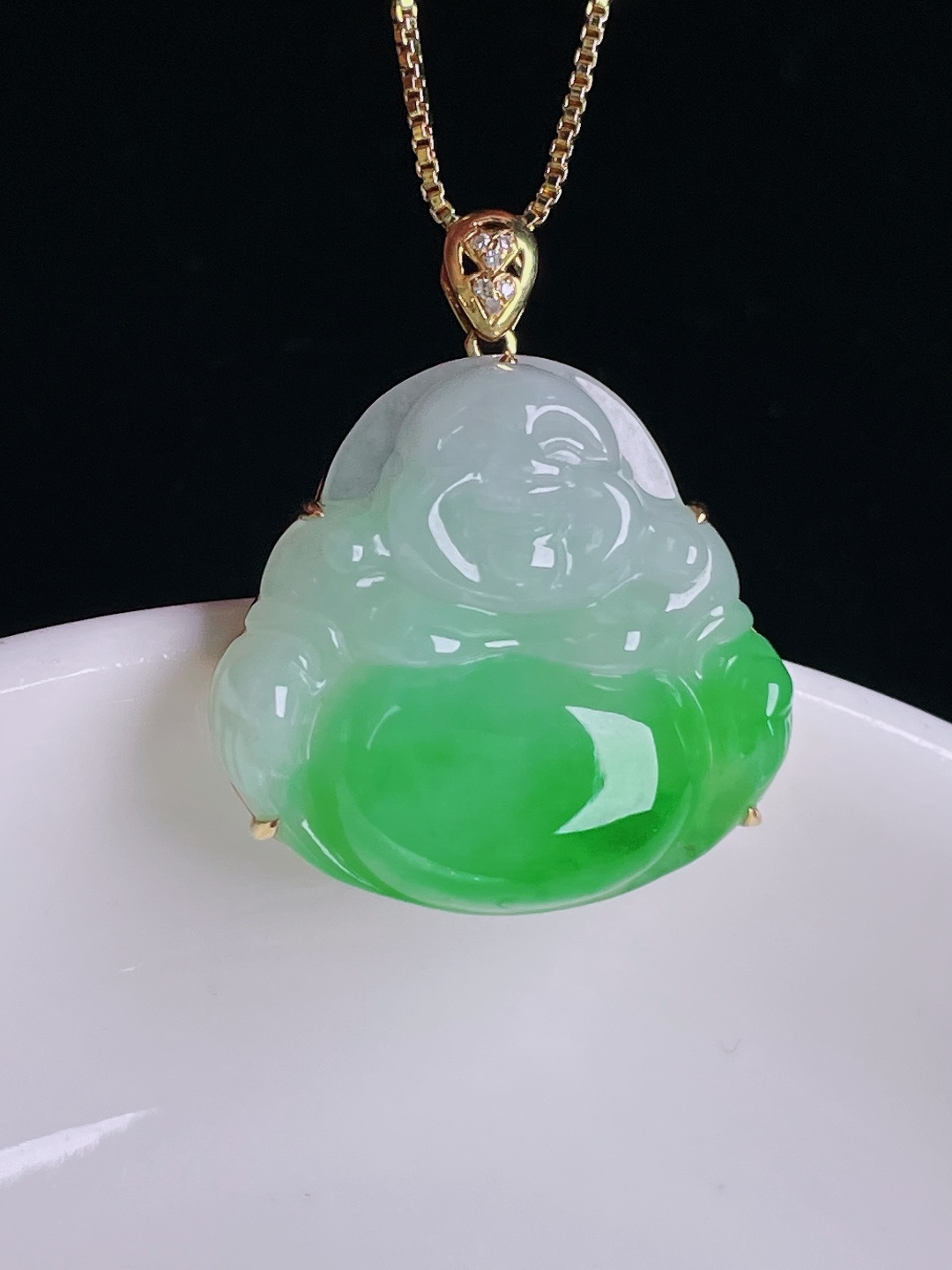 辣绿佛公，18k镶嵌，老种起光，细底通透，尺寸：27裸石21.7/23/6mm0901