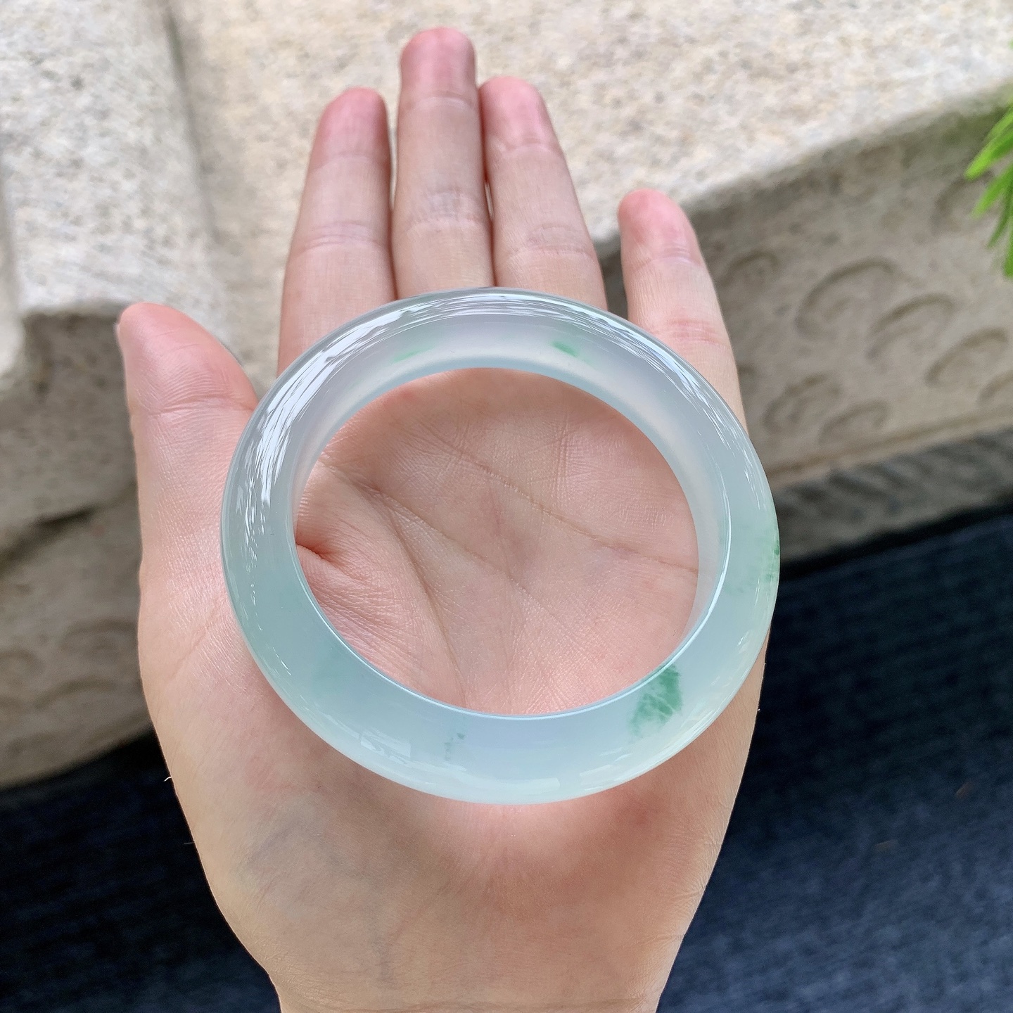 正圈51 52，冰晴绿飘花，清透，水润，种老，细腻，无裂。