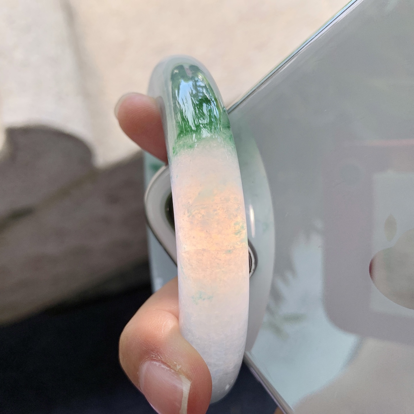 正圈61 62，圈口62.8/12.4/10，编码T1090208，描述冰糯飘花，水润，种老，细腻，打灯有棉纹