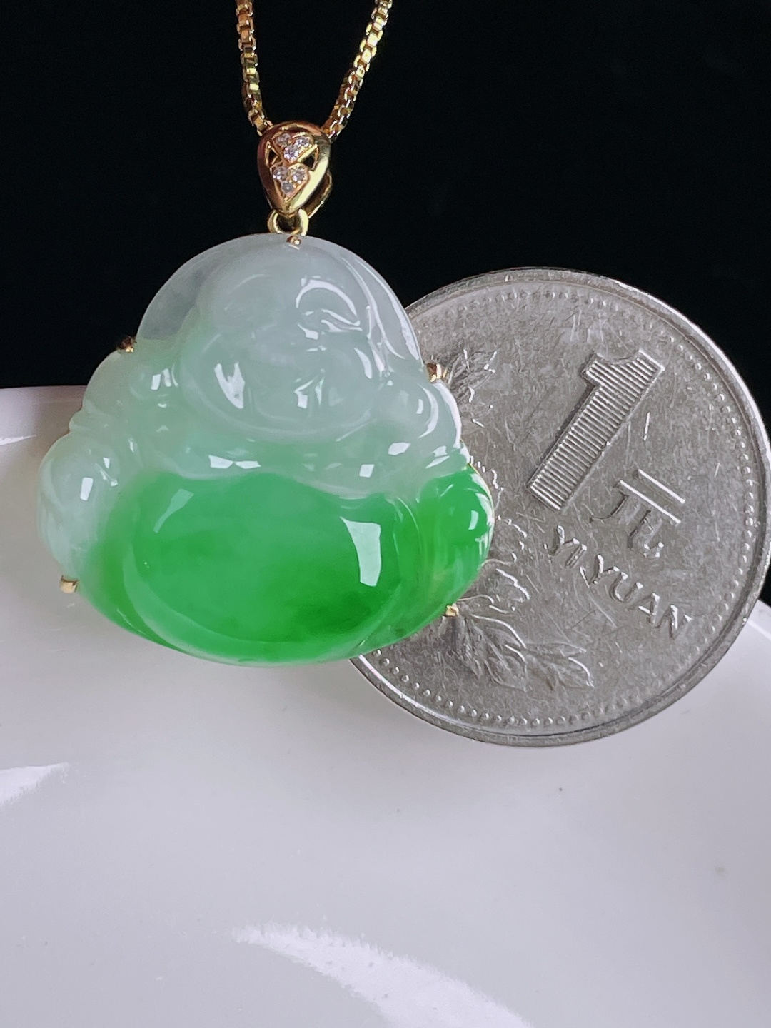 辣绿佛公，18k镶嵌，老种起光，细底通透，尺寸：27裸石21.7/23/6mm0901