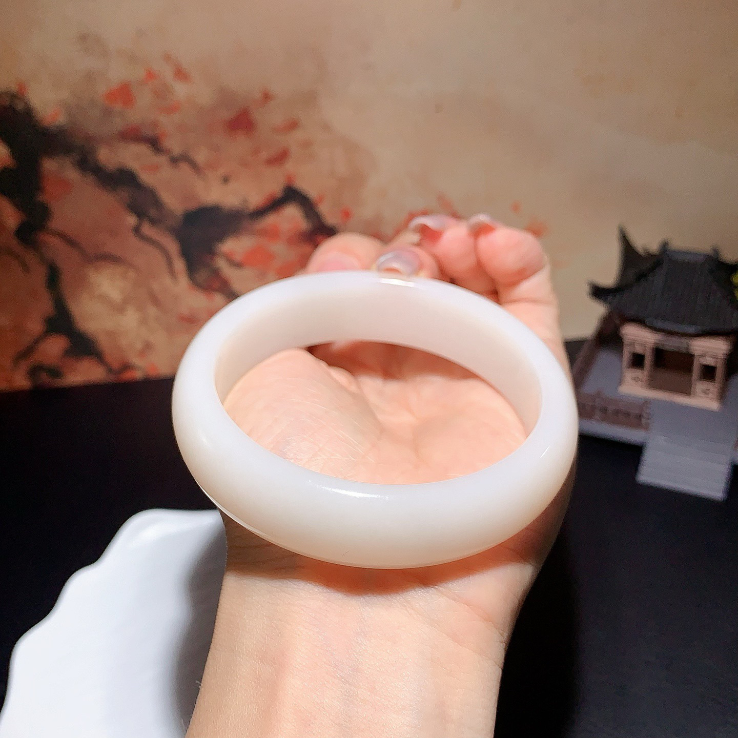 和田玉61.5圈藕粉色宽版手镯！圈口61.5玉质细腻油润 底色纯净 无裂无杂 脂粉好，品质好！
