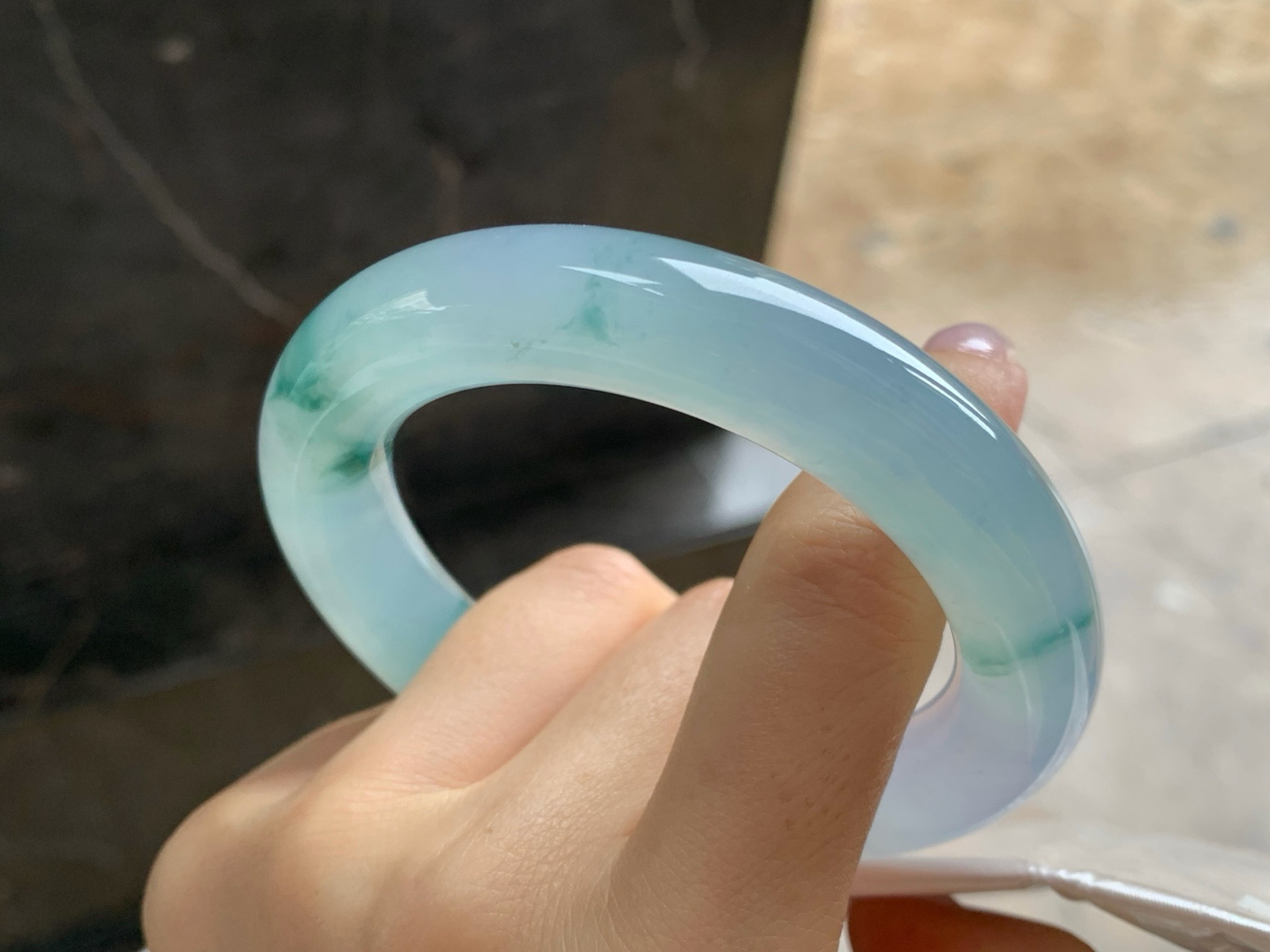 56-12.8
冰种飘花圆条手镯^_^