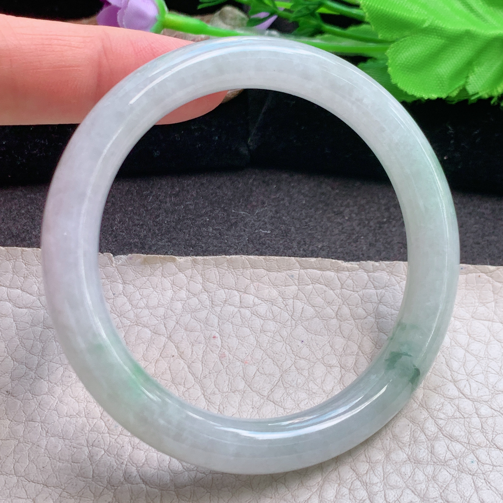 js自然光56*9.3*9叮当镯 缅甸翡翠a货玉手镯高品质飘花圆条玉手环