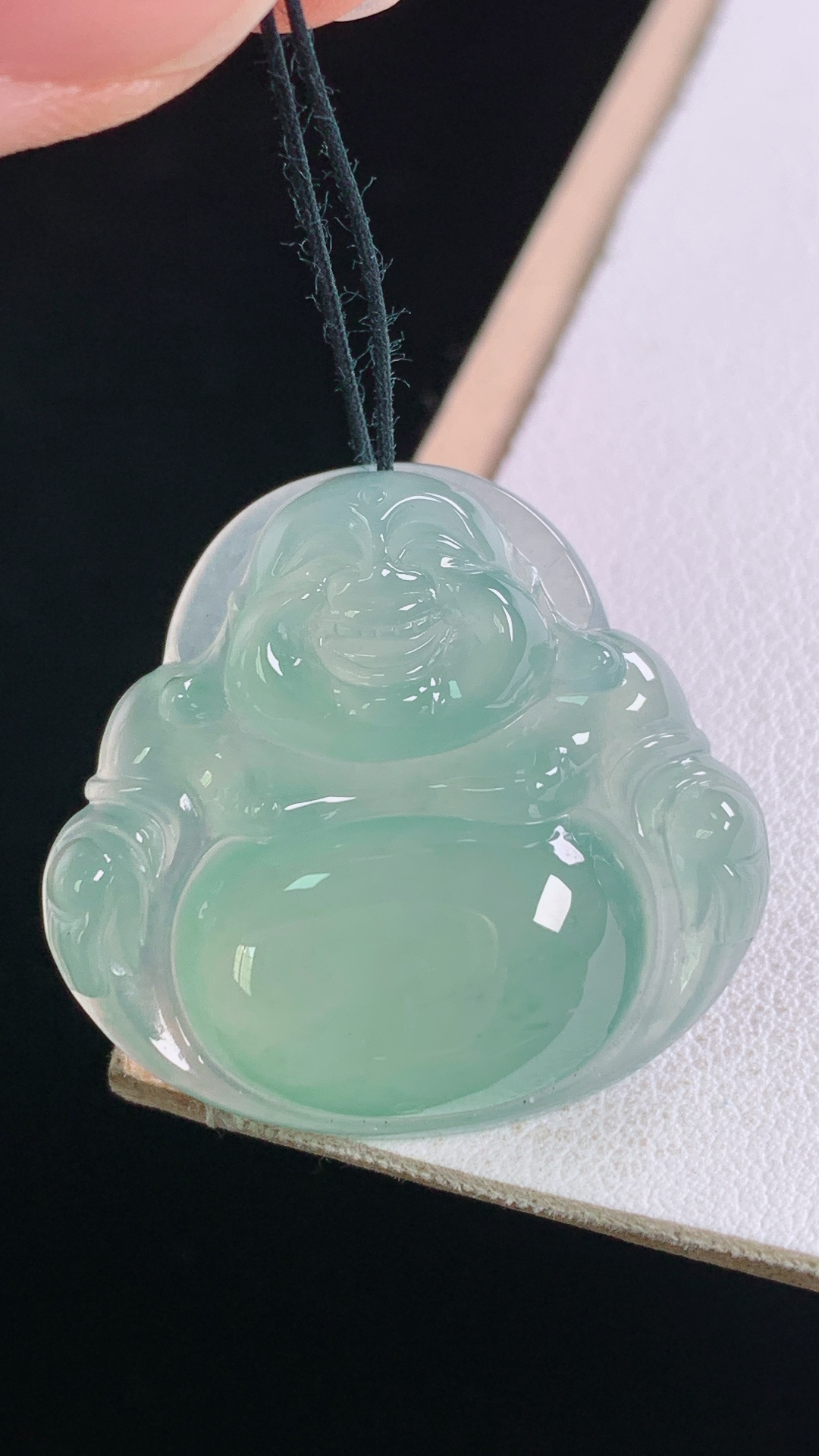 冰晴佛公，种色兼备，水润细腻，无裂，尺寸:28.2-30.4-6.7mm