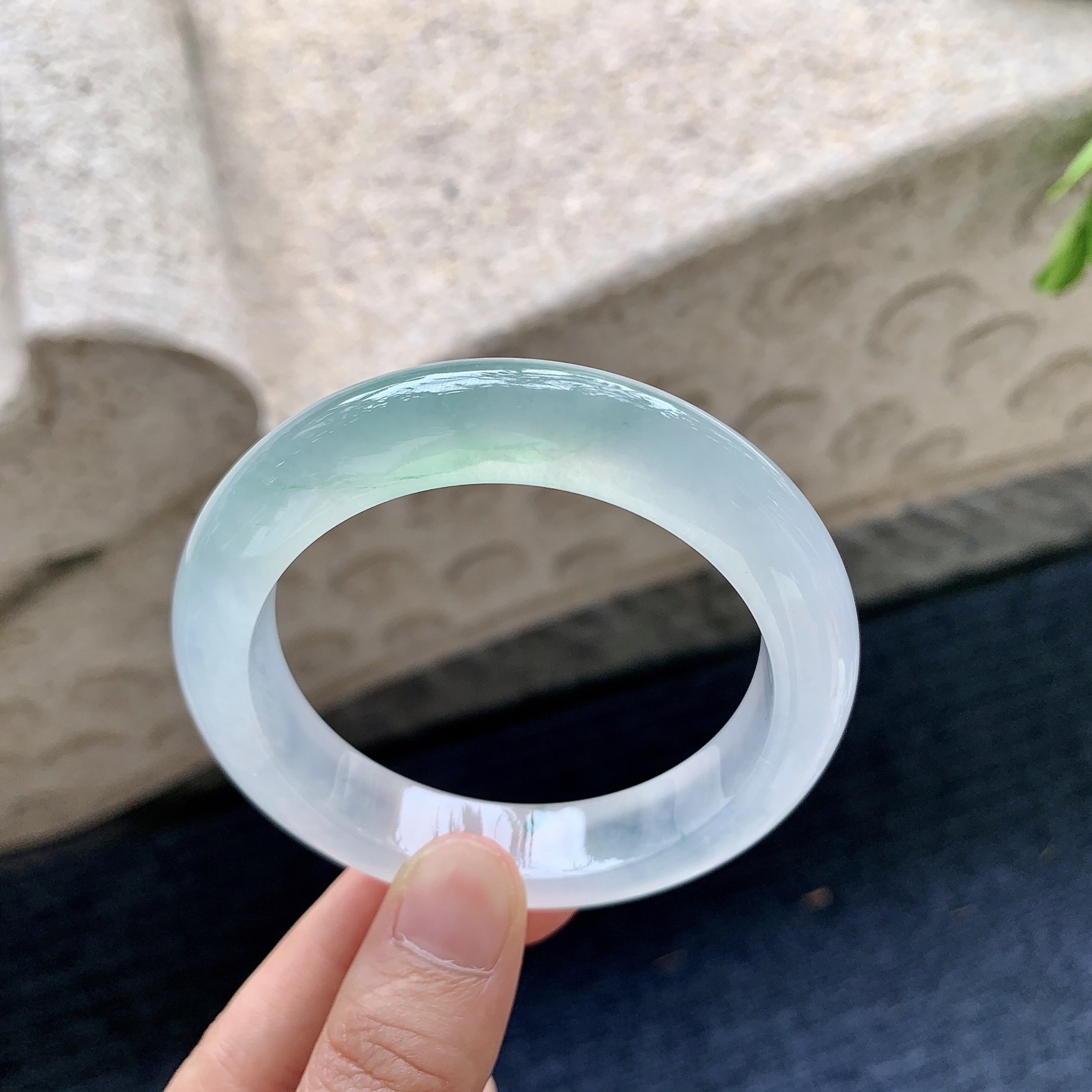 正圈53 54，圈口54/11.7/9，编码NK090234，描述冰飘绿，清透，水润，种老，细腻，打灯有棉絮
