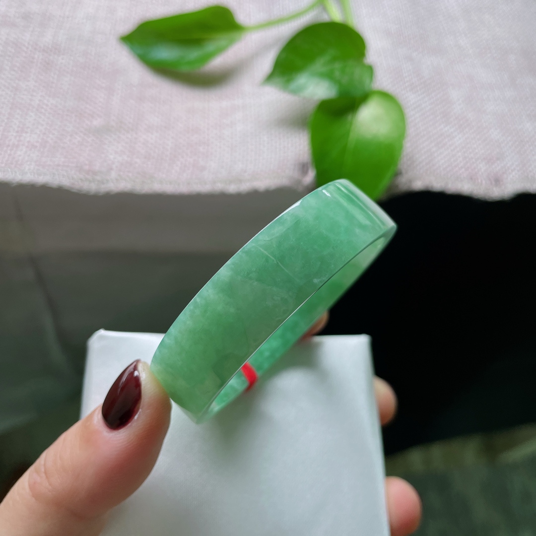 绿底正圈，方镯，水头好，种老，彰显贵气，皮纹，ss55118a