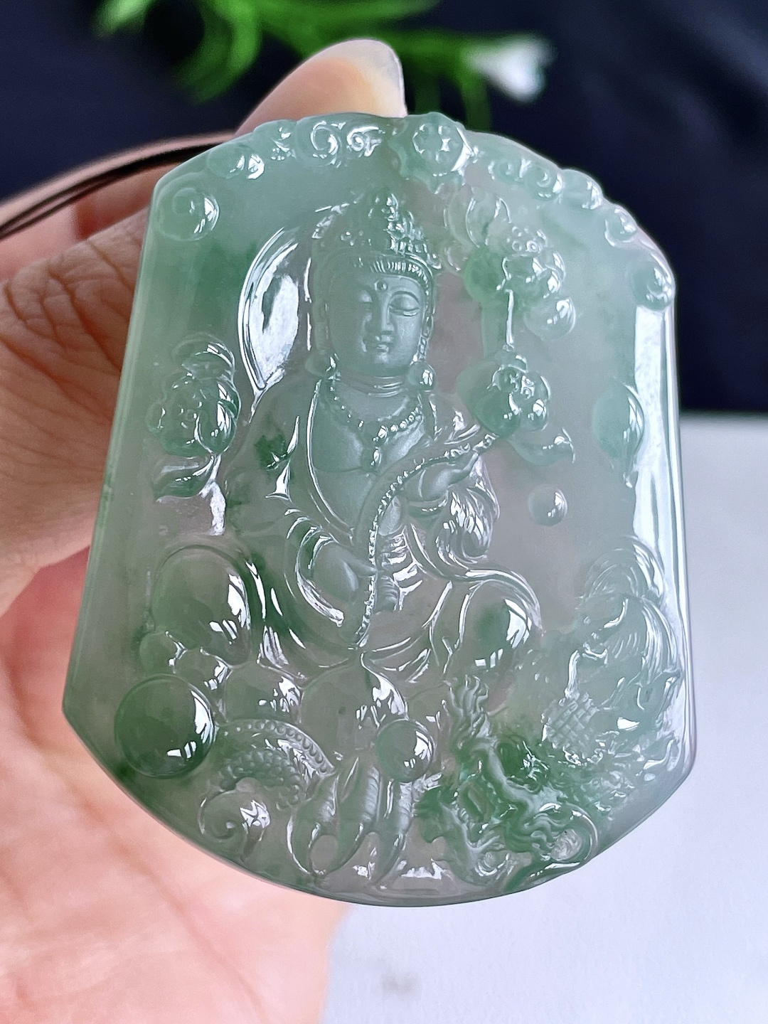 冰飘花御龙大势至菩萨持莲观音牌吊坠，缅料，无裂，性比高，尺寸51-40.3-5.7，重量26克