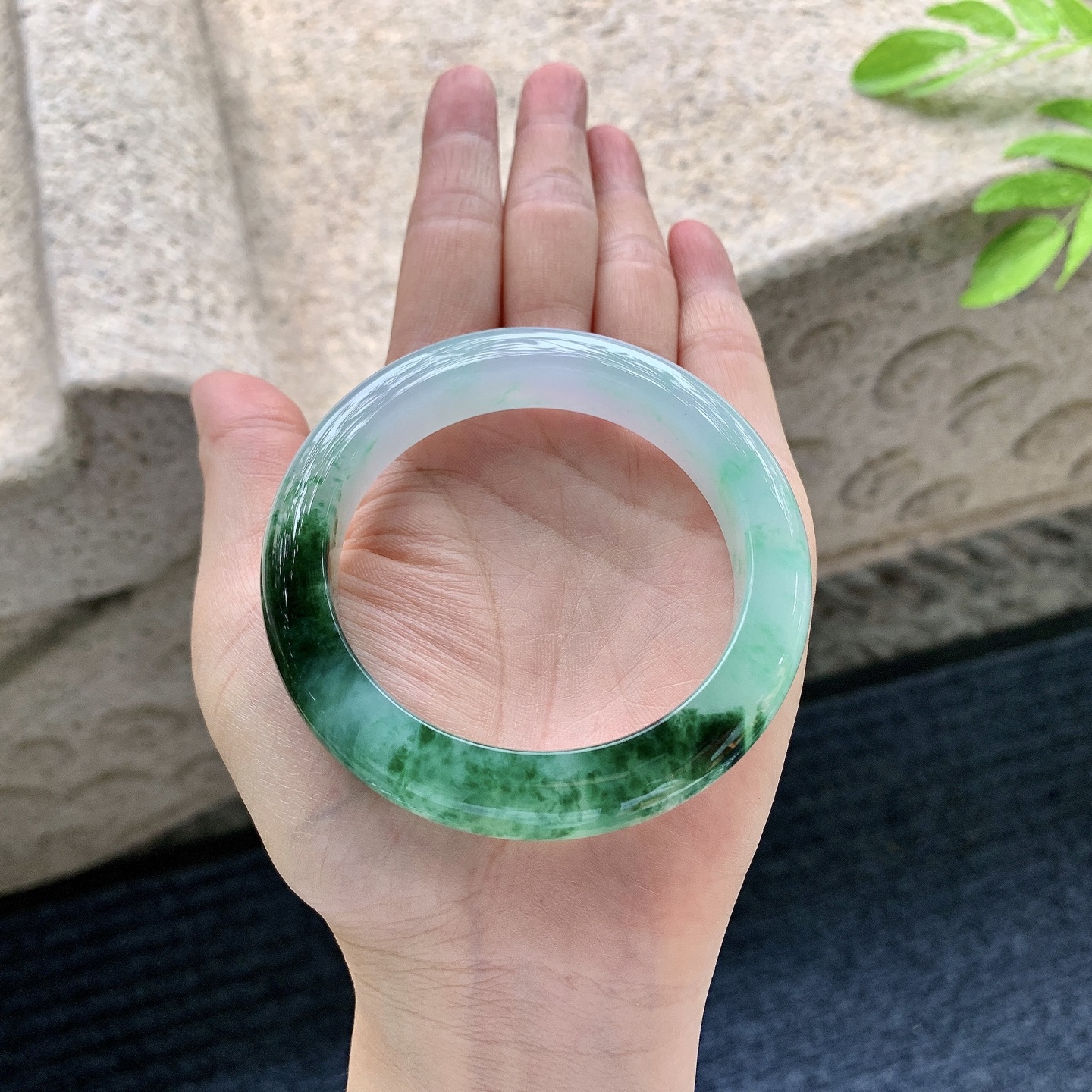 正圈54 55，圈口55/12.2/9.3，编码BA090277，描述冰糯飘辣绿，水润，种老，细腻，