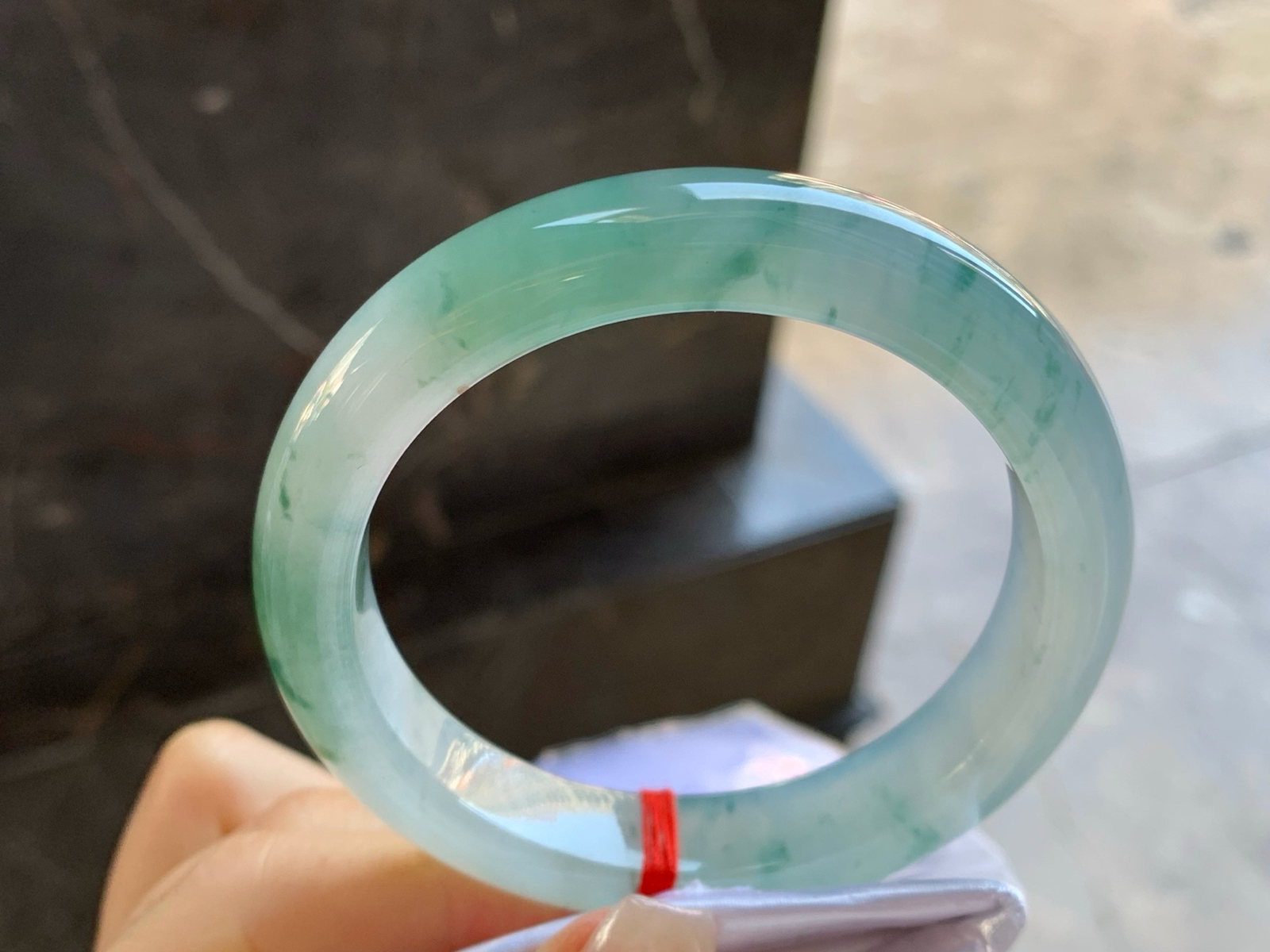 55-11.8-9
冰飘花手镯^_^种水好 飘花点缀