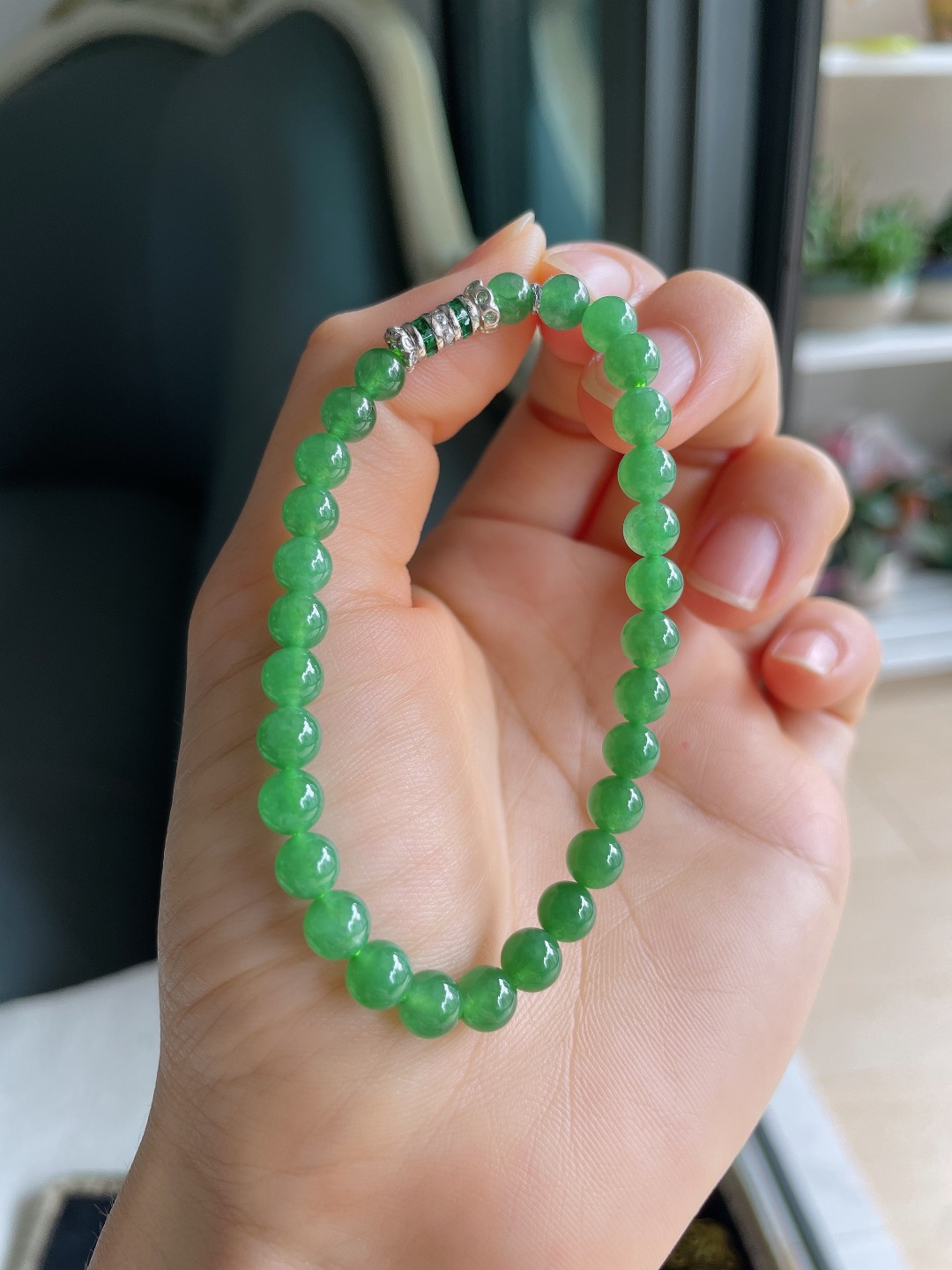 ️，缅甸天然翡翠A货，冰满绿手串，尺寸：5.7mm。【编4602】