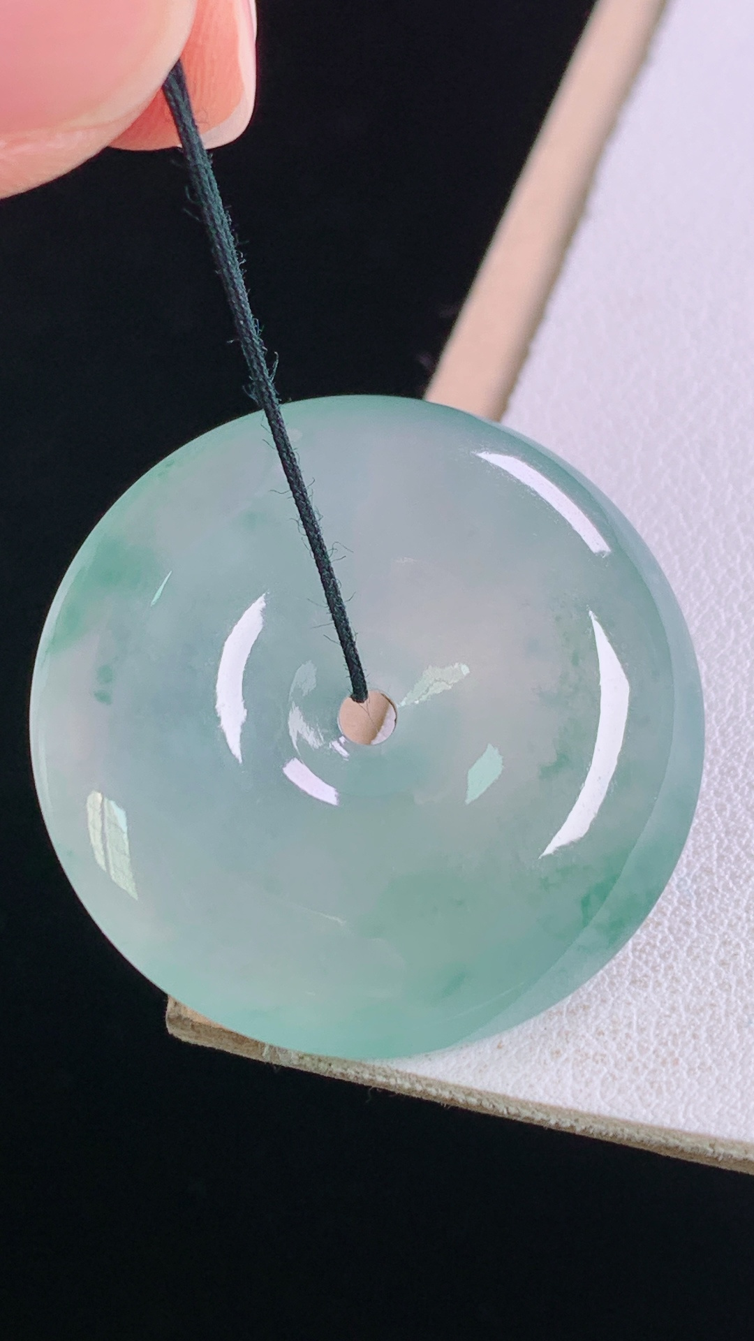 冰飘花平安扣，花色灵动，清透细腻，无裂，尺寸:30.5-7.5mm