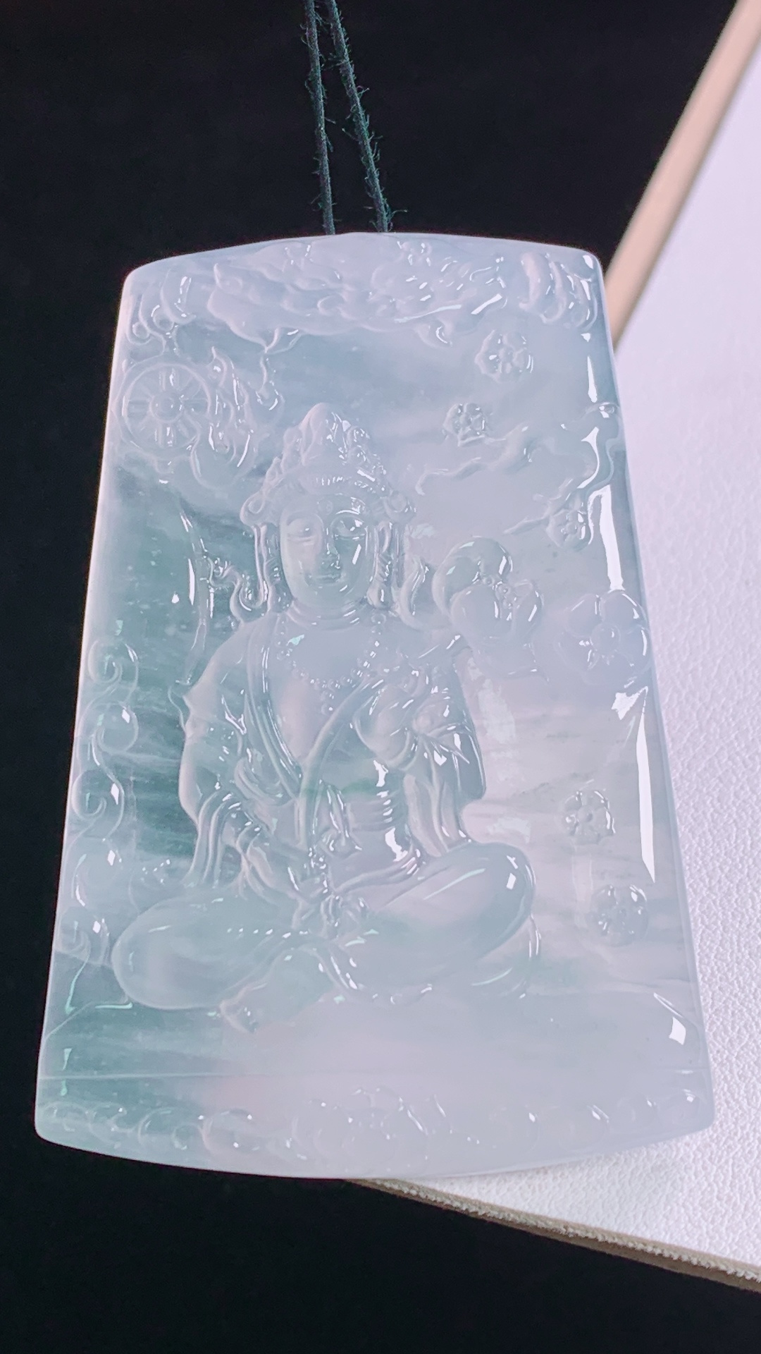 高冰飘花大势至菩萨,冰透起光，花色灵动，无裂,尺寸:65.6-46.0-5.9mm 29