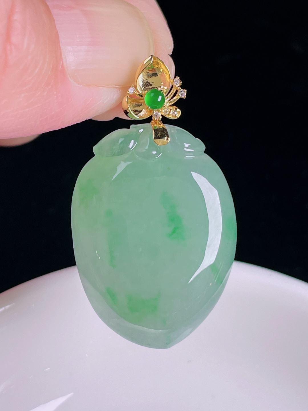 ️冰绿福瓜，18k镶嵌，老种起光，细底通透，尺寸：37.7裸石28.5/21.7/7.4mm0901