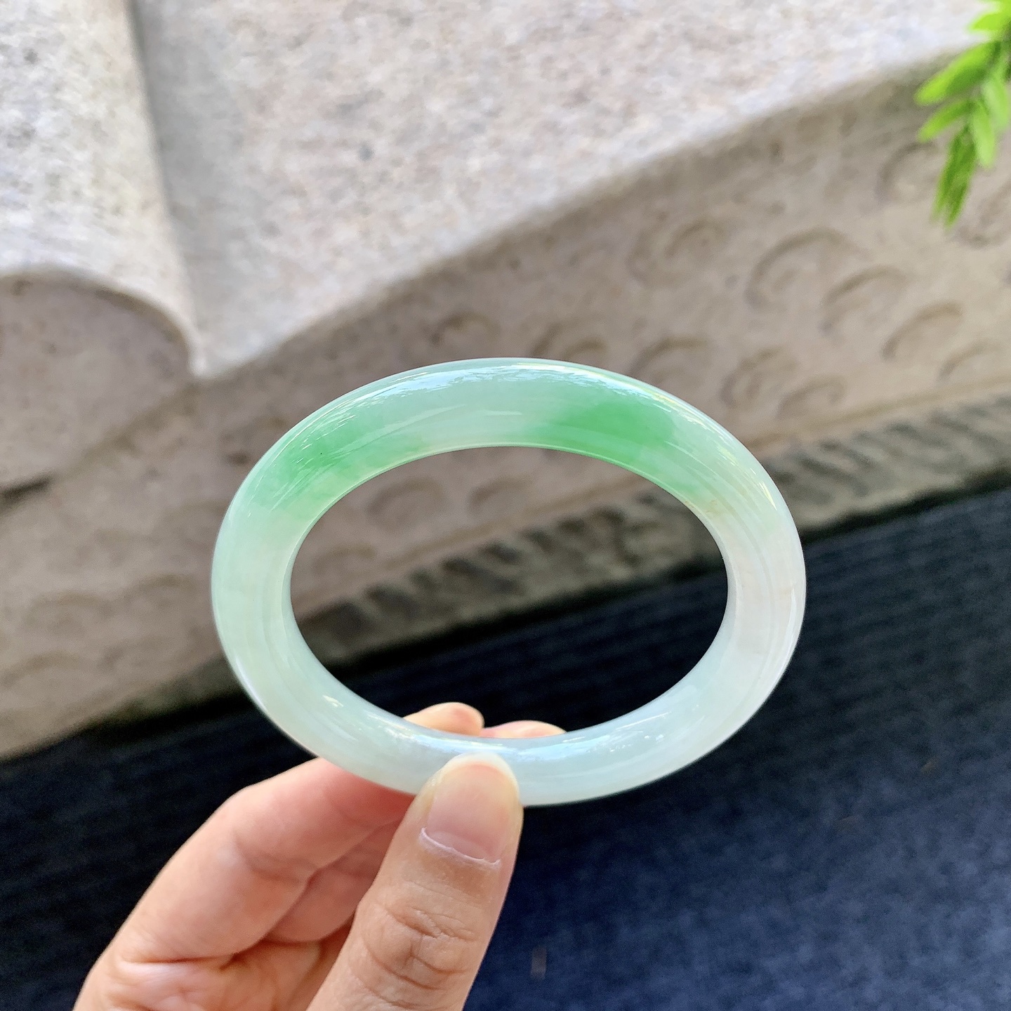 圆条52 53，细糯飘绿，水润，种老，细腻，有纹线