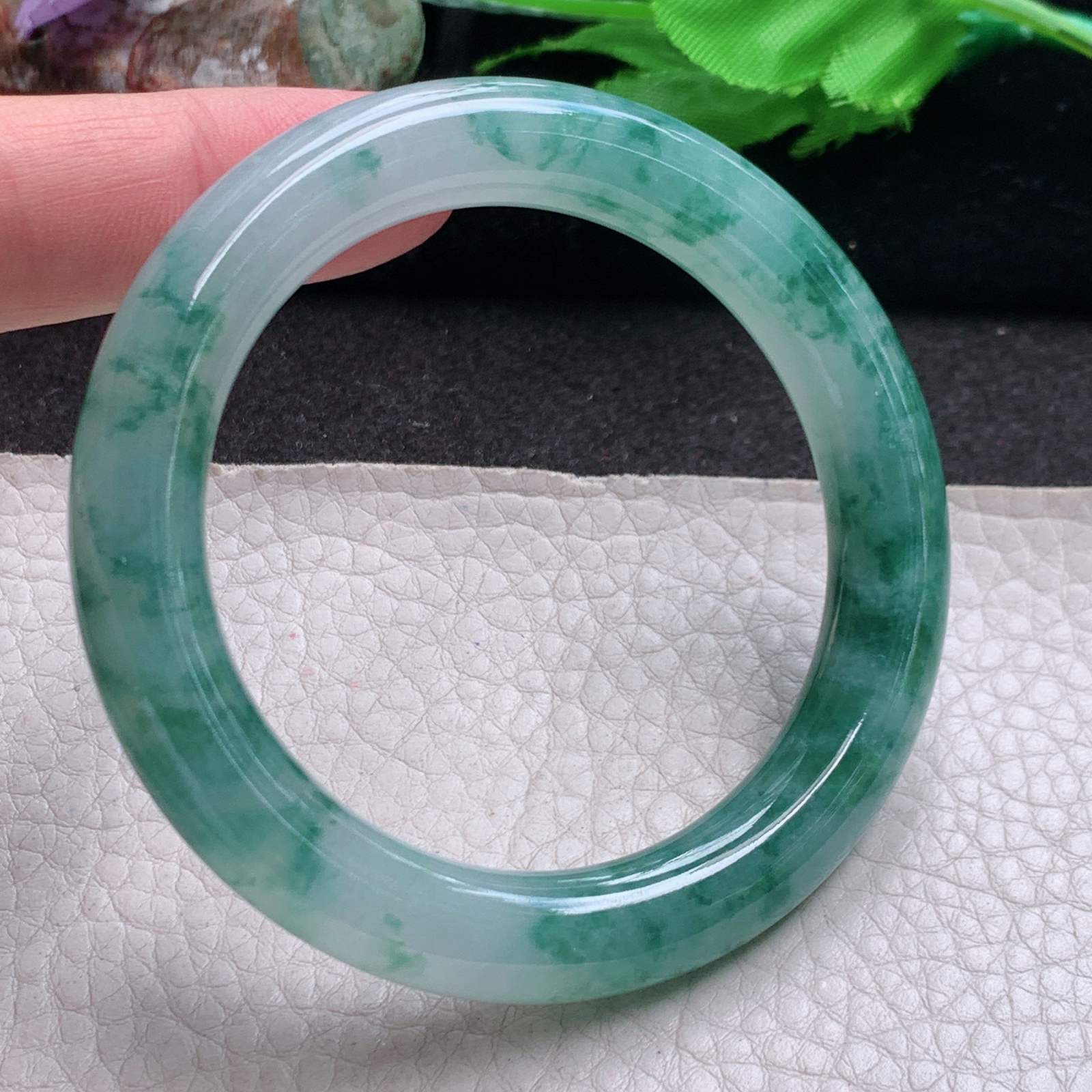 cc自然光53*9.5*10叮当镯 缅甸翡翠a货玉手镯高品质冰飘花圆条玉手环