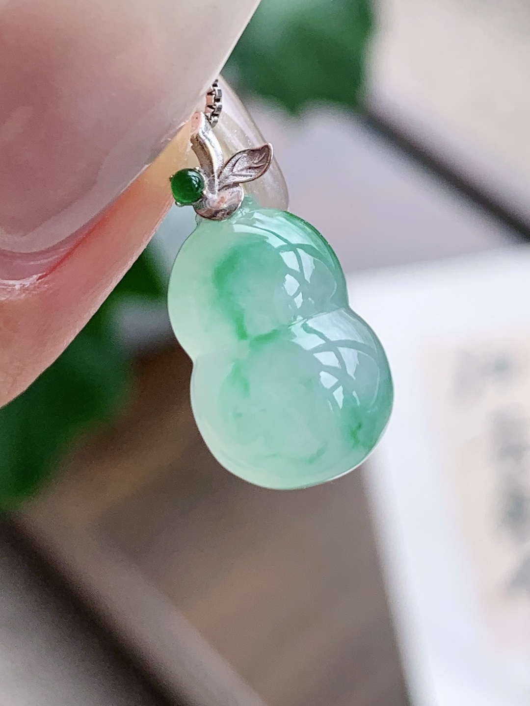 冰飘绿花葫芦吊坠，18k金镶嵌，无裂，飘花，厚装，21，16-11-7.4，2.3克