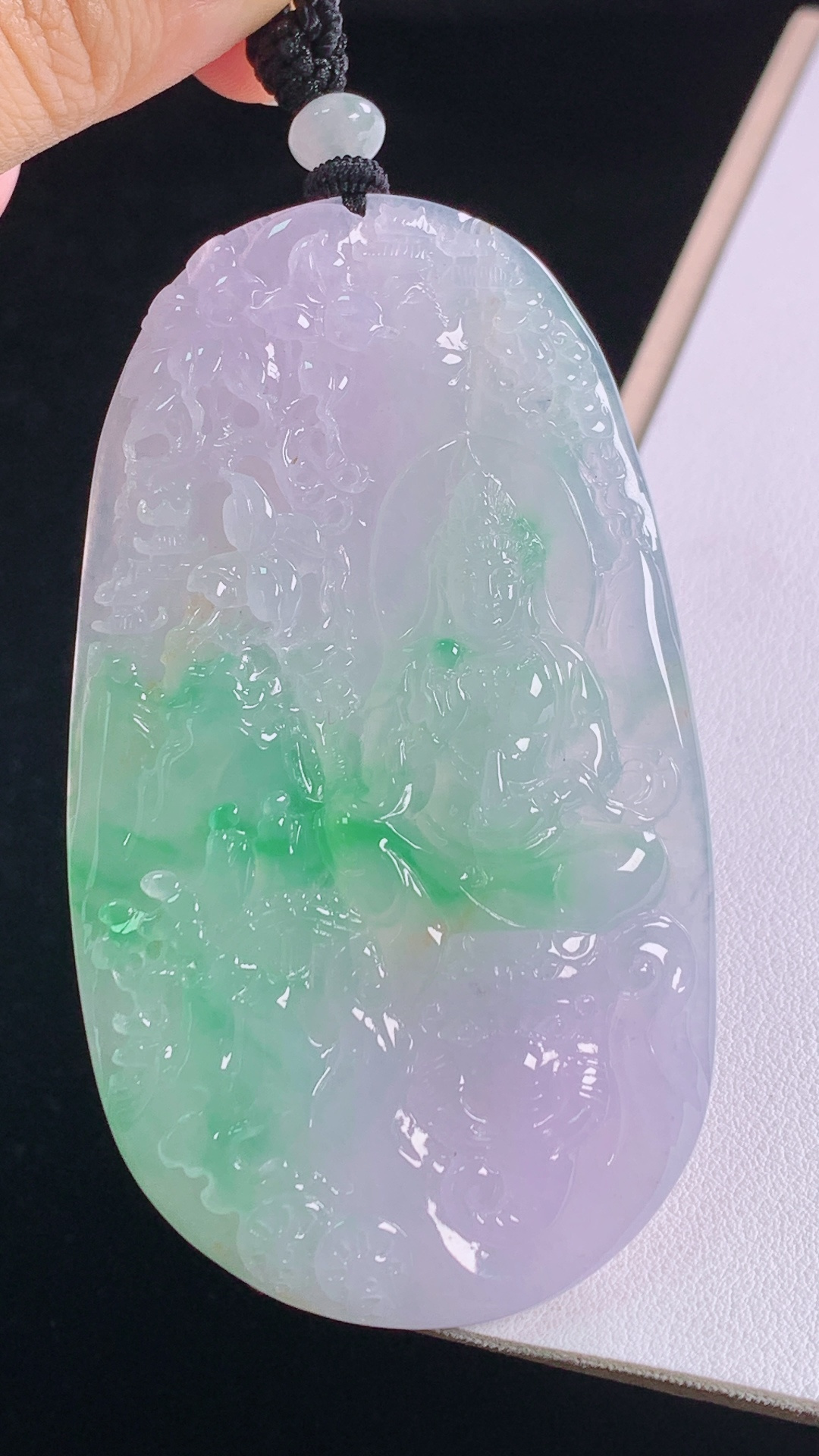 ️冰飘绿普贤菩萨，翠色清新，雕工精湛，无裂，尺寸:82.8-47.1-9.7mm 29