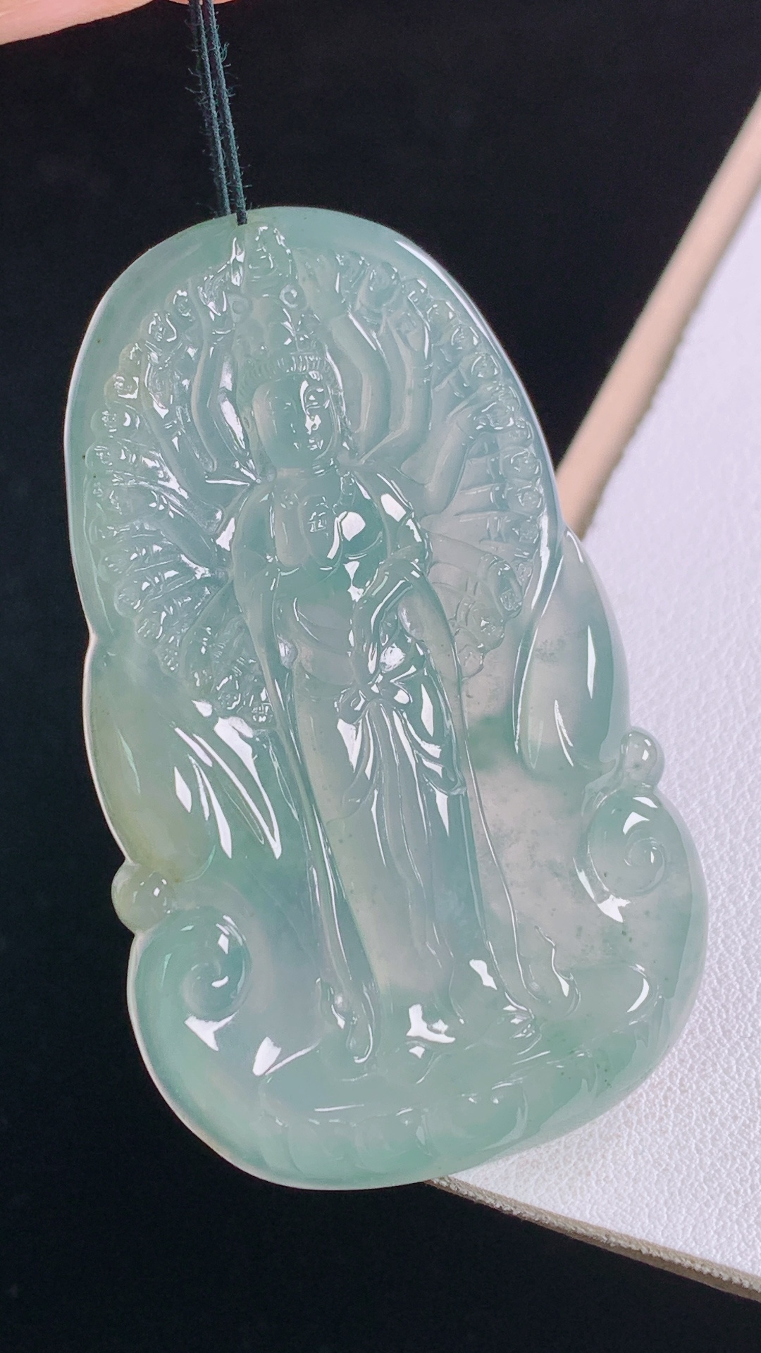 ️冰种千手观音,冰润荧光，雕工精湛，无裂,尺寸:61.3-37.5-5.6mm 29