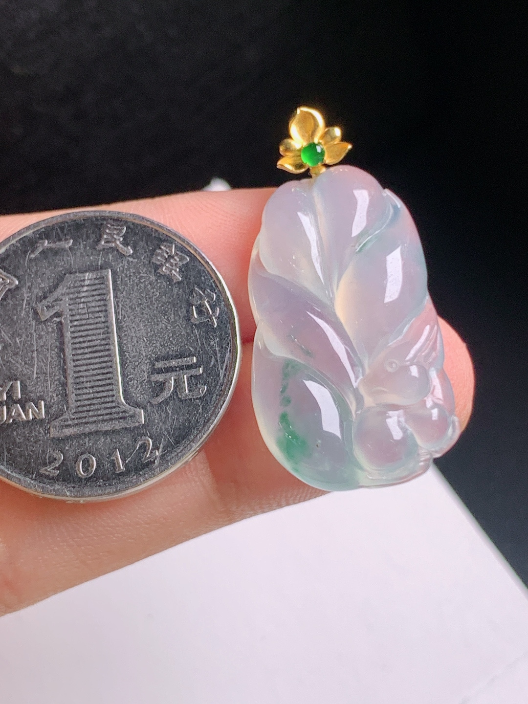 冰种飘花九尾狐吊坠，冰透莹润，胶感满满，灵动讨喜，福气满满，530830