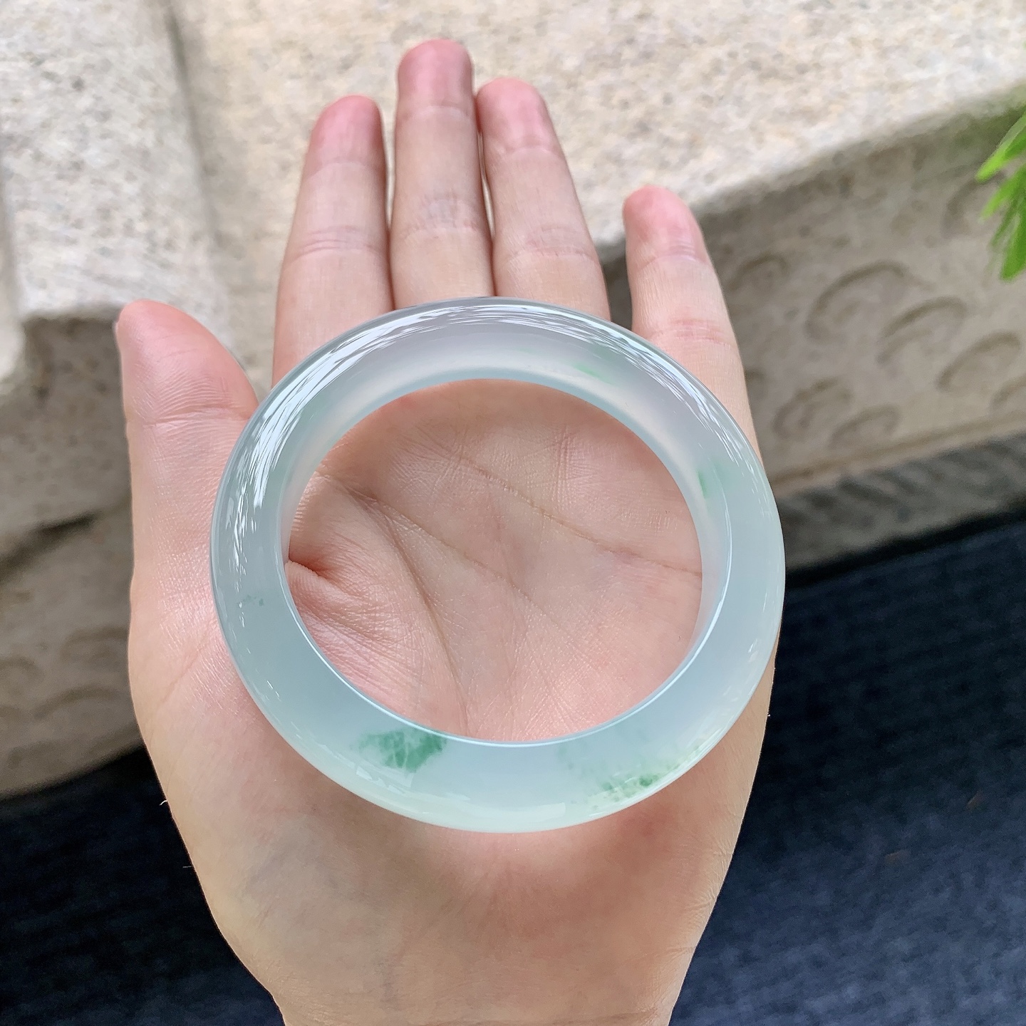 正圈51 52，冰晴绿飘花，清透，水润，种老，细腻，无裂。