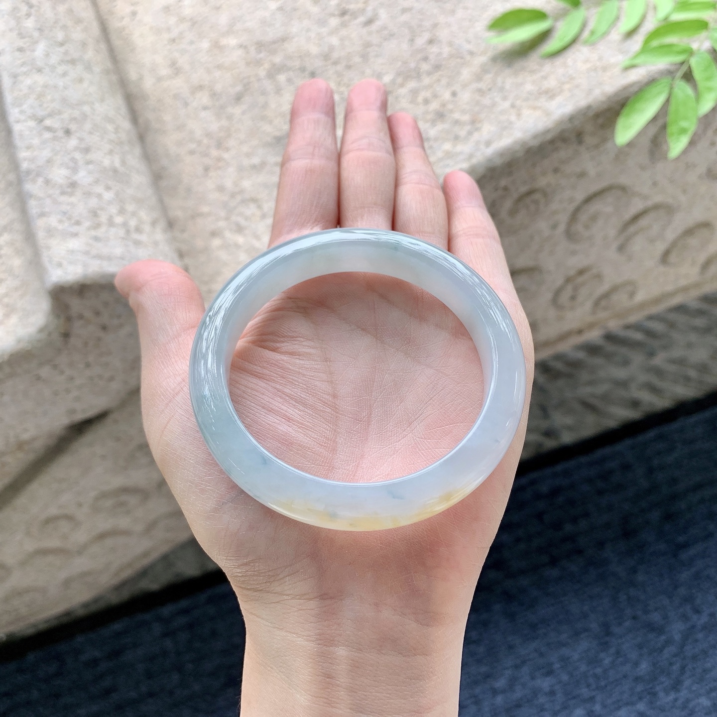 糯冰黄翡，水润，种老，细腻，打灯有絮线