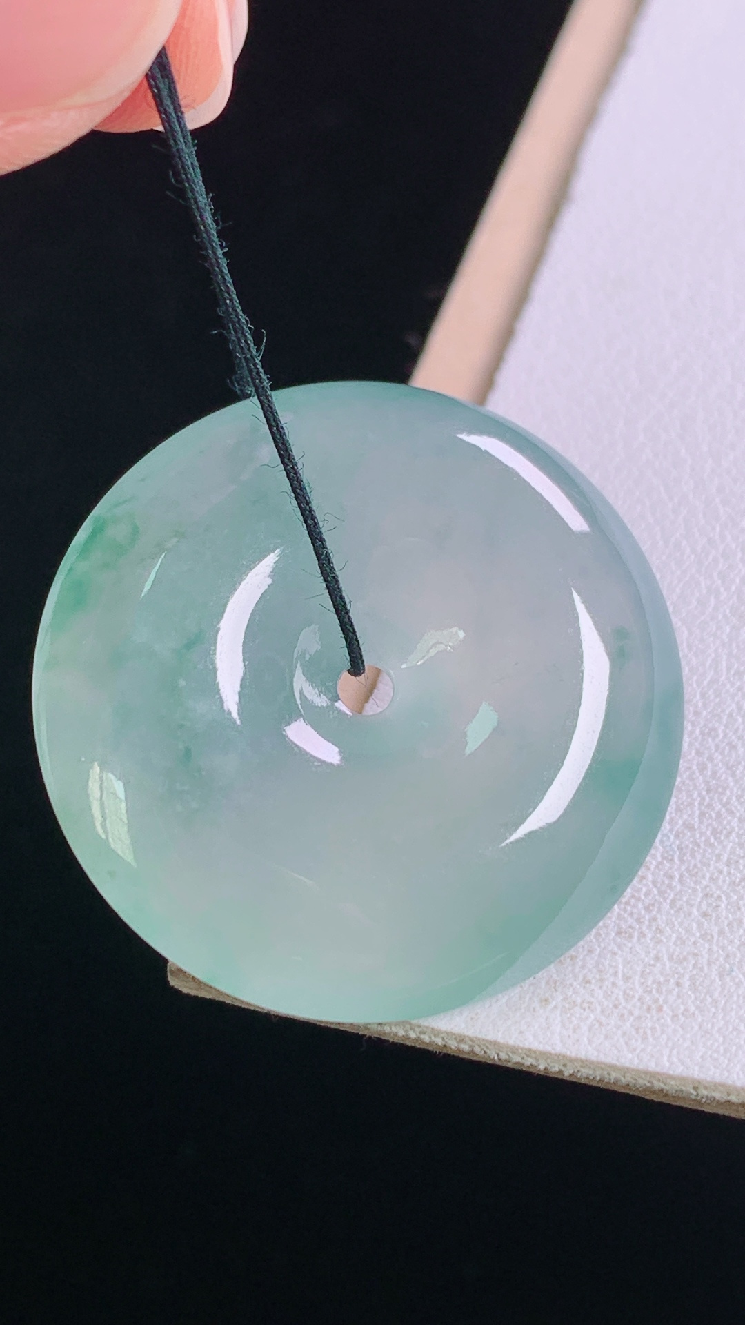 冰飘花平安扣，花色灵动，清透细腻，无裂，尺寸:30.5-7.5mm