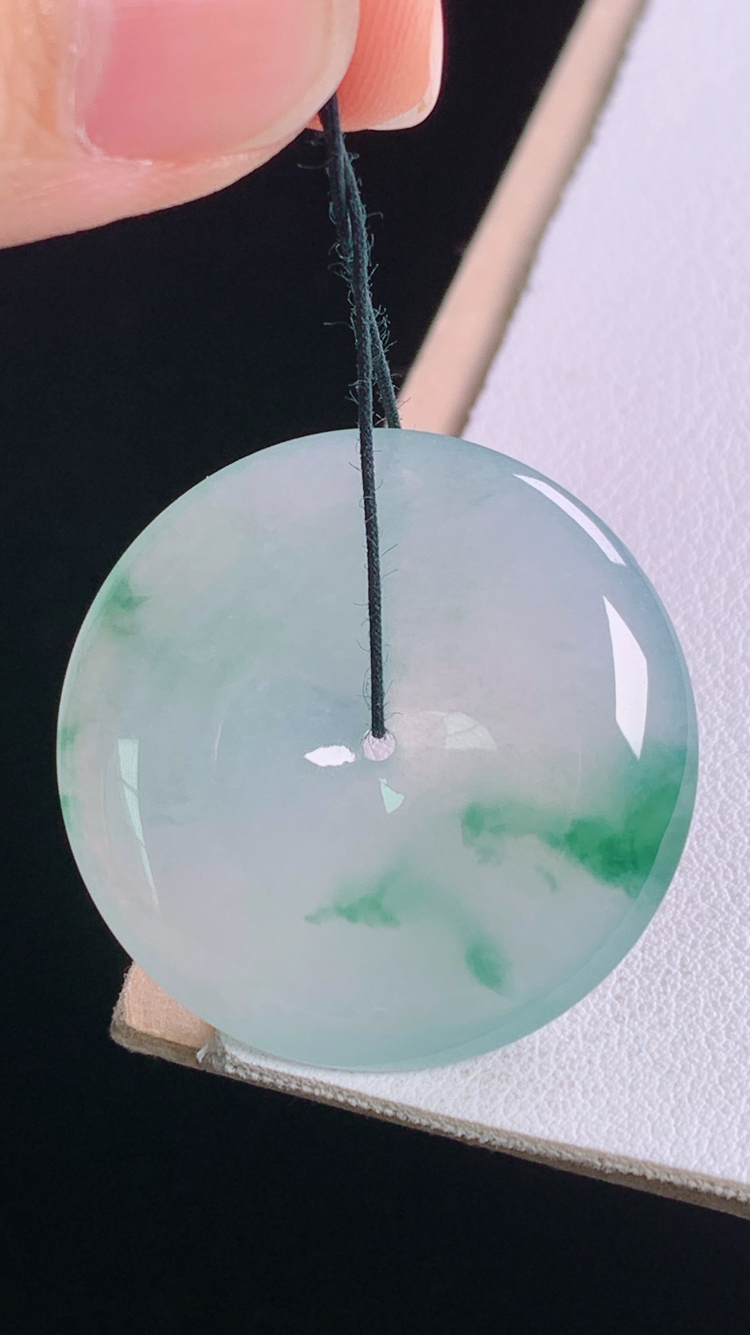 冰飘花平安扣，花色灵动，水润细腻，无裂，尺寸31.7-5.7mm