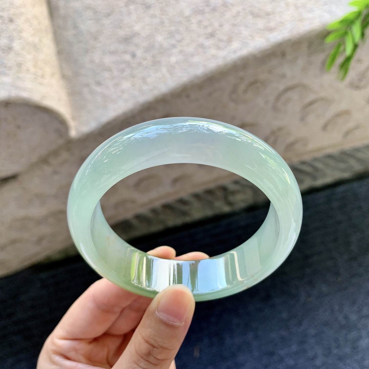 正圈59 60，冰糯飘黄翡，宽版，清透，水润，种老，细腻，有絮线