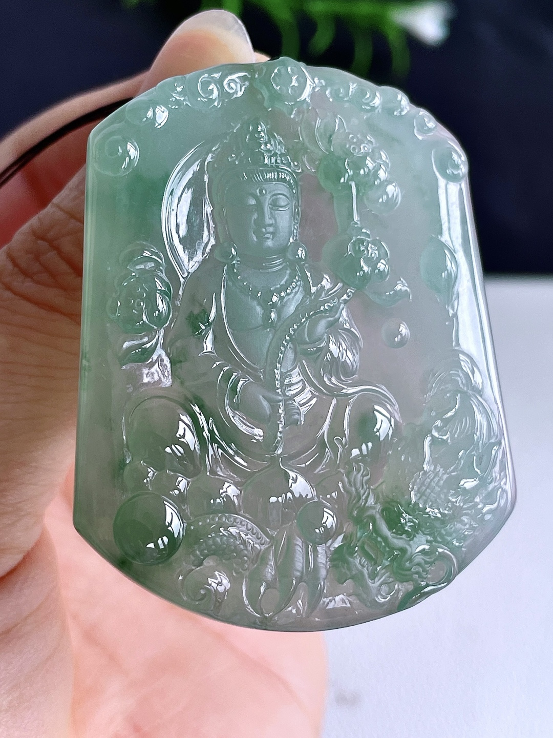冰飘花御龙大势至菩萨持莲观音牌吊坠，缅料，无裂，性比高，尺寸51-40.3-5.7，重量26克
