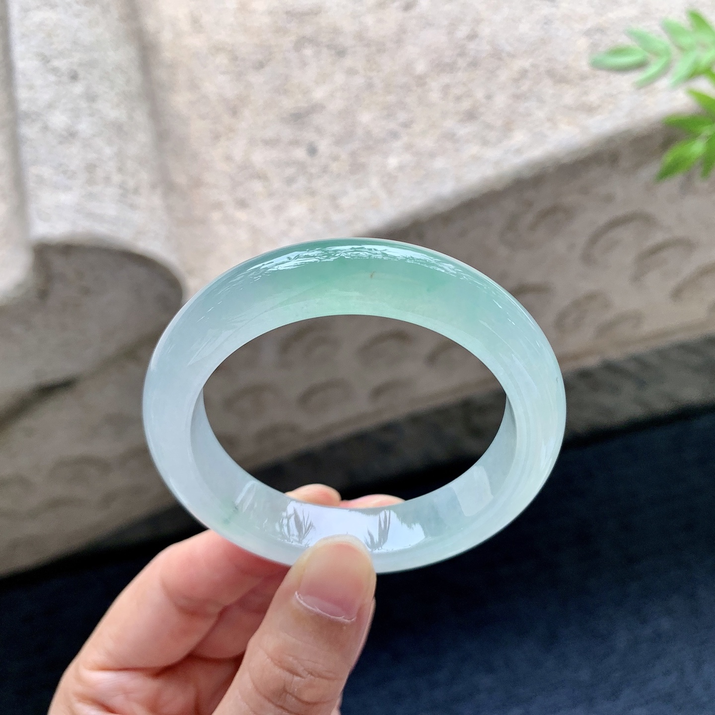 正圈49 50，圈口50.2/12/8.4，编码BA083111，描述冰飘绿，清透，水润，种老，细腻，打灯有棉线