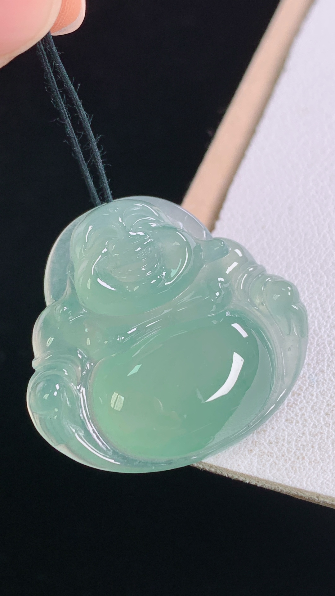 冰晴佛公，种色兼备，水润细腻，无裂，尺寸:28.2-30.4-6.7mm