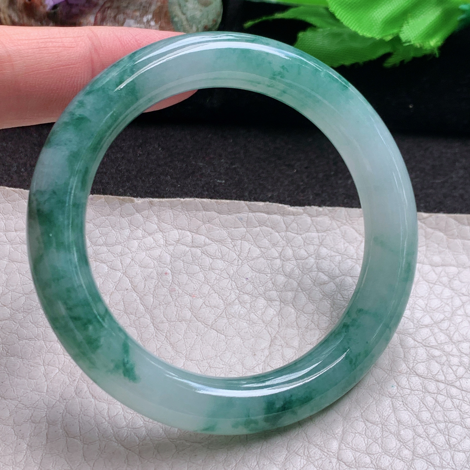 cc自然光53*9.5*10叮当镯 缅甸翡翠a货玉手镯高品质冰飘花圆条玉手环