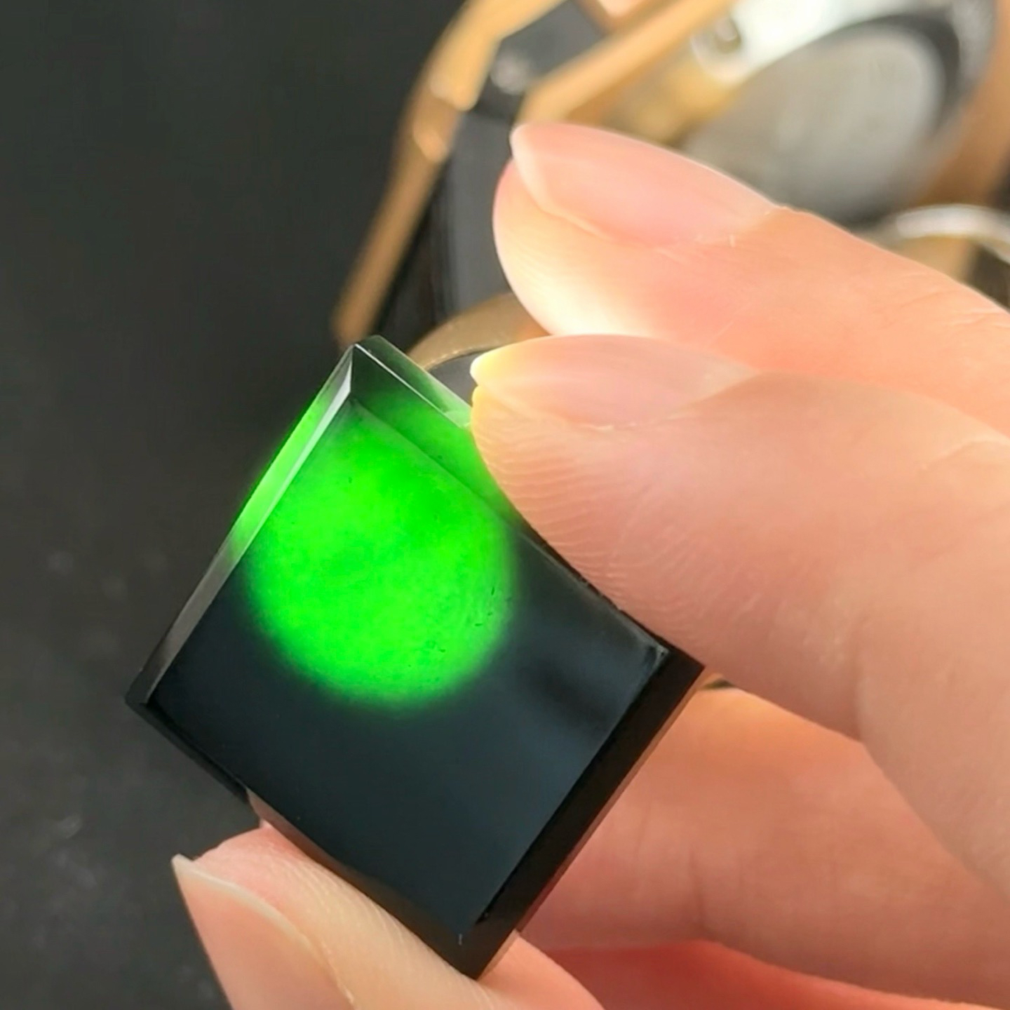 精品18k墨翠小无事牌 尺寸21