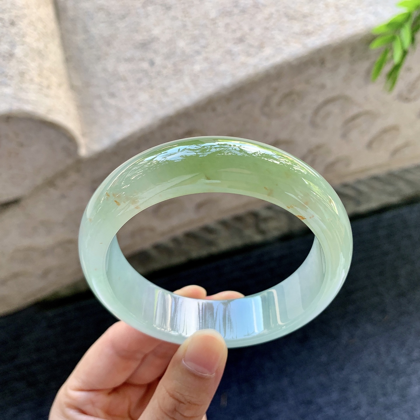 正圈59 60，冰糯飘黄翡，宽版，清透，水润，种老，细腻，有絮线
