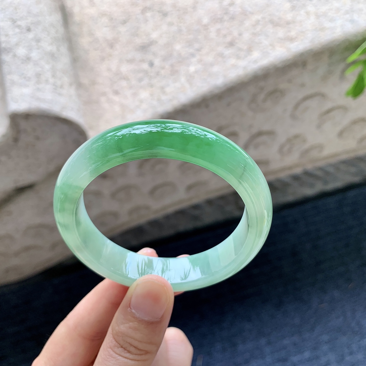 正圈52 53，糯冰飘绿，水润，种老，细腻，打灯有棉线